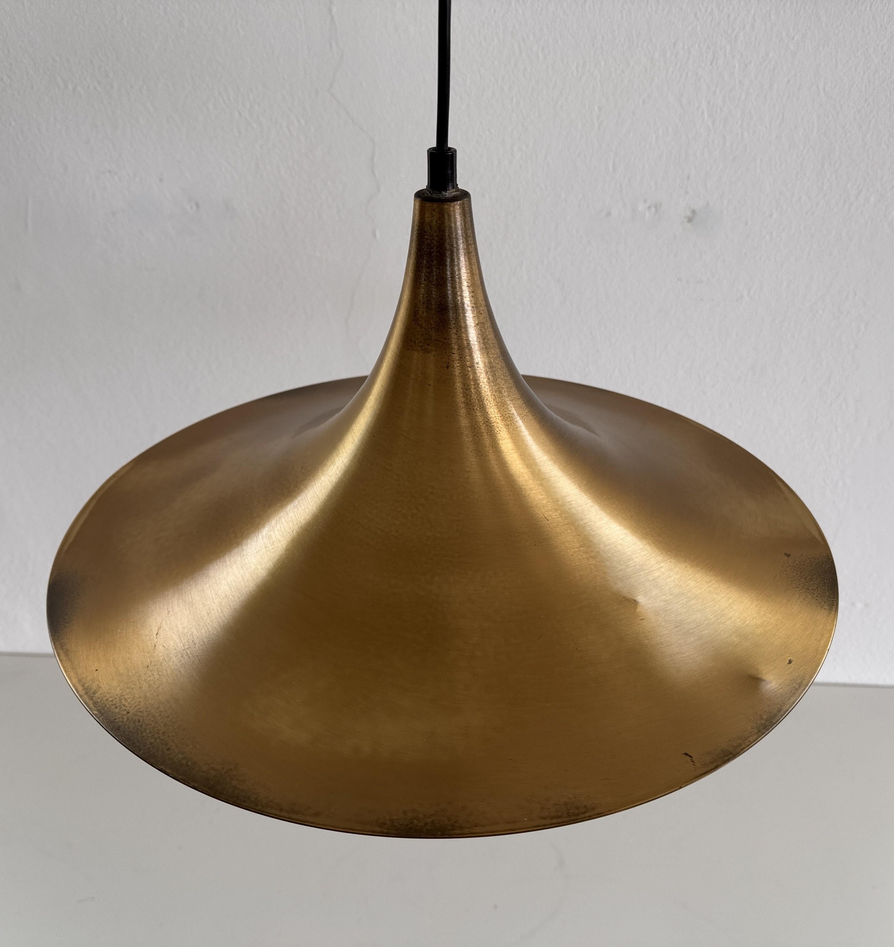 Ottone Coppia di lampade a sospensione in ottone del Medioevo, anni '70 in vendita