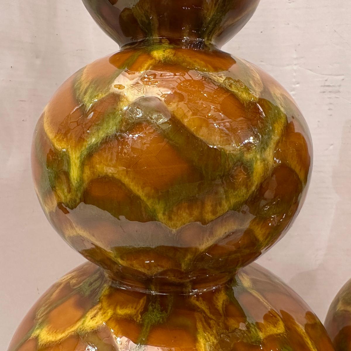 Pareja de lámparas de porcelana de mediados de siglo en venta 4