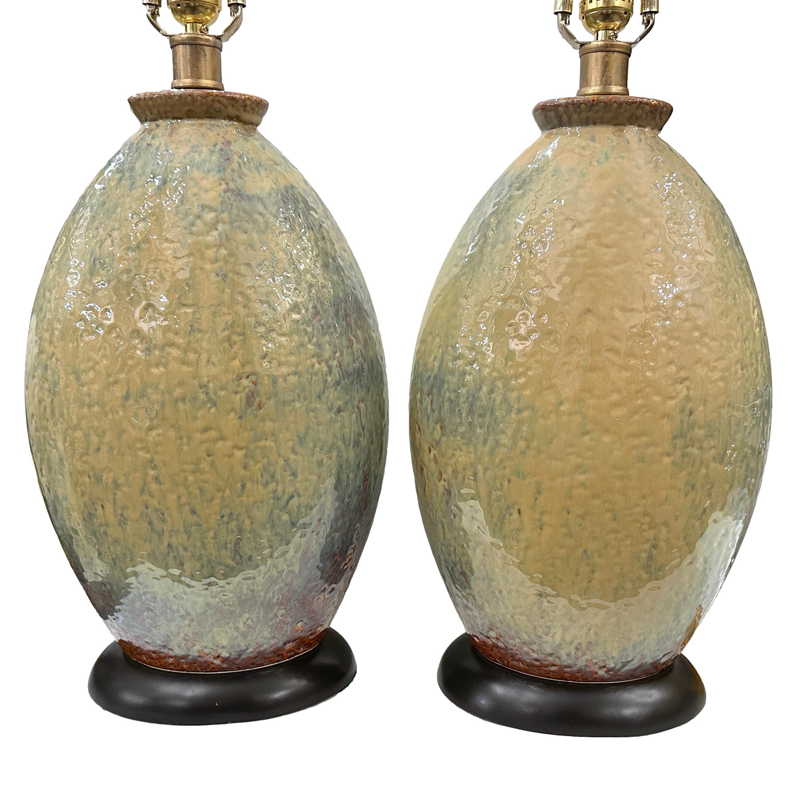 Lampade Coppia di lampade da tavolo in porcellana italiana degli anni '60 circa.


