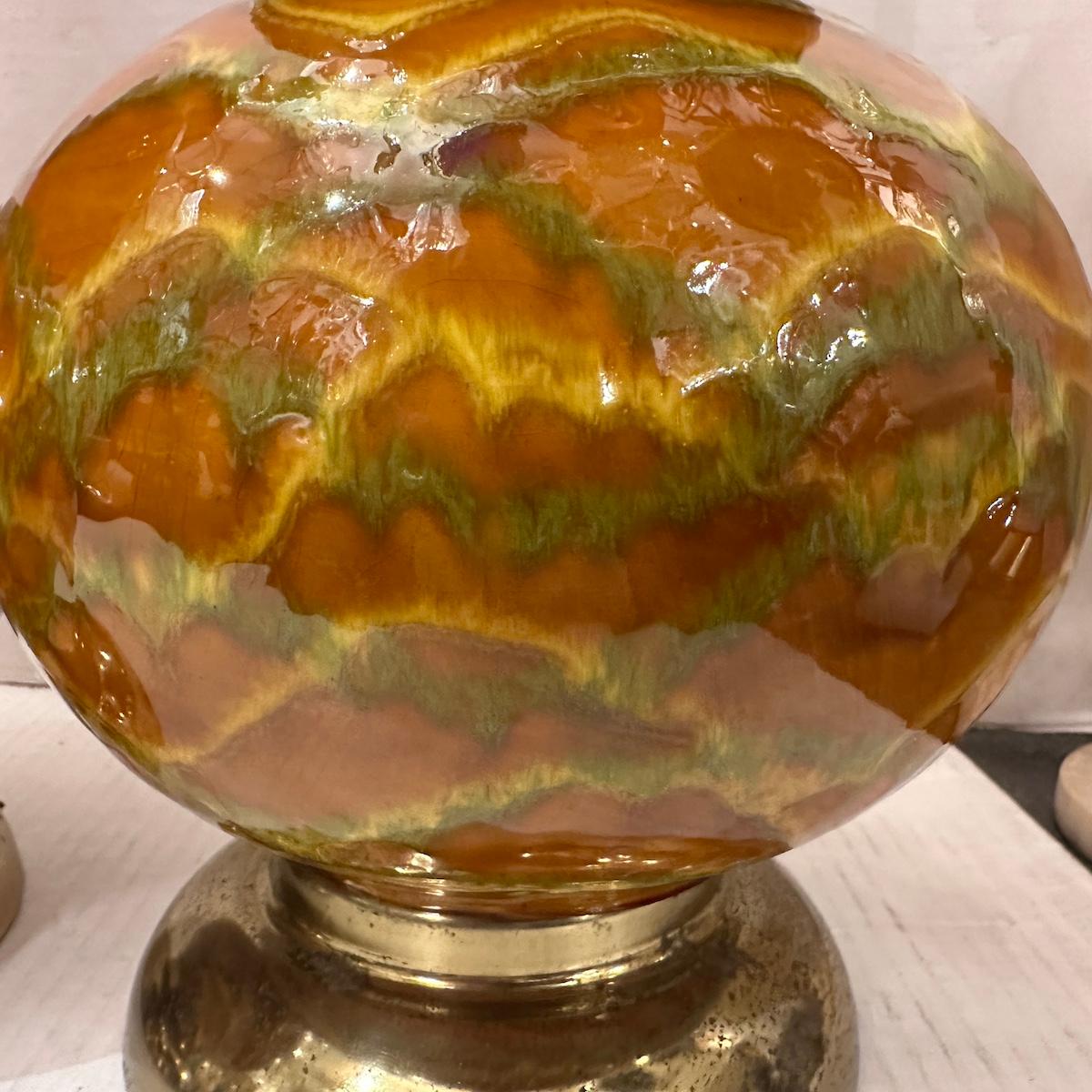 Pareja de lámparas de porcelana de mediados de siglo en venta 3