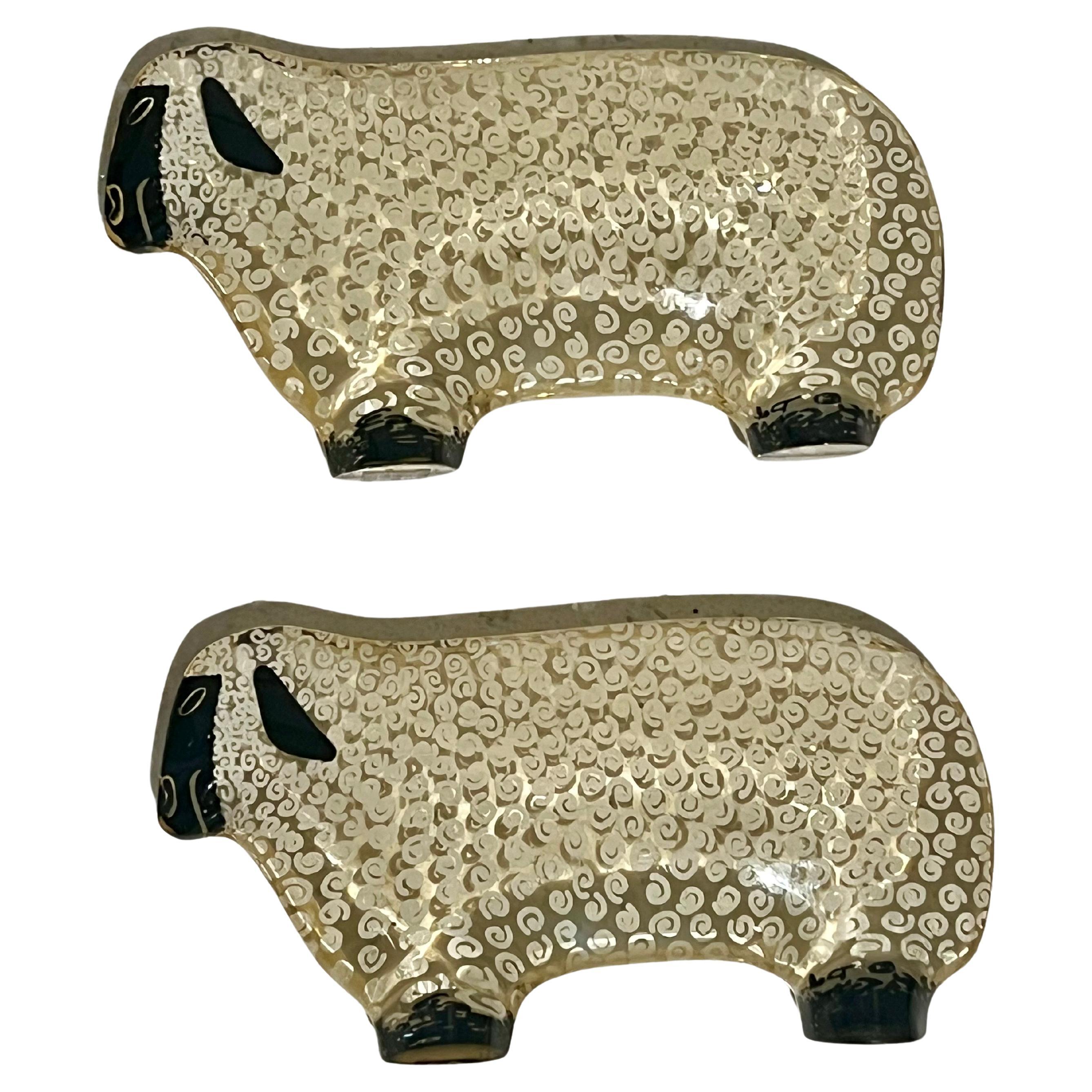 Mid-Century moderno Coppia di rare sculture di pecore in lucite di Abraham Palatnik risalenti alla metà del secolo scorso in vendita