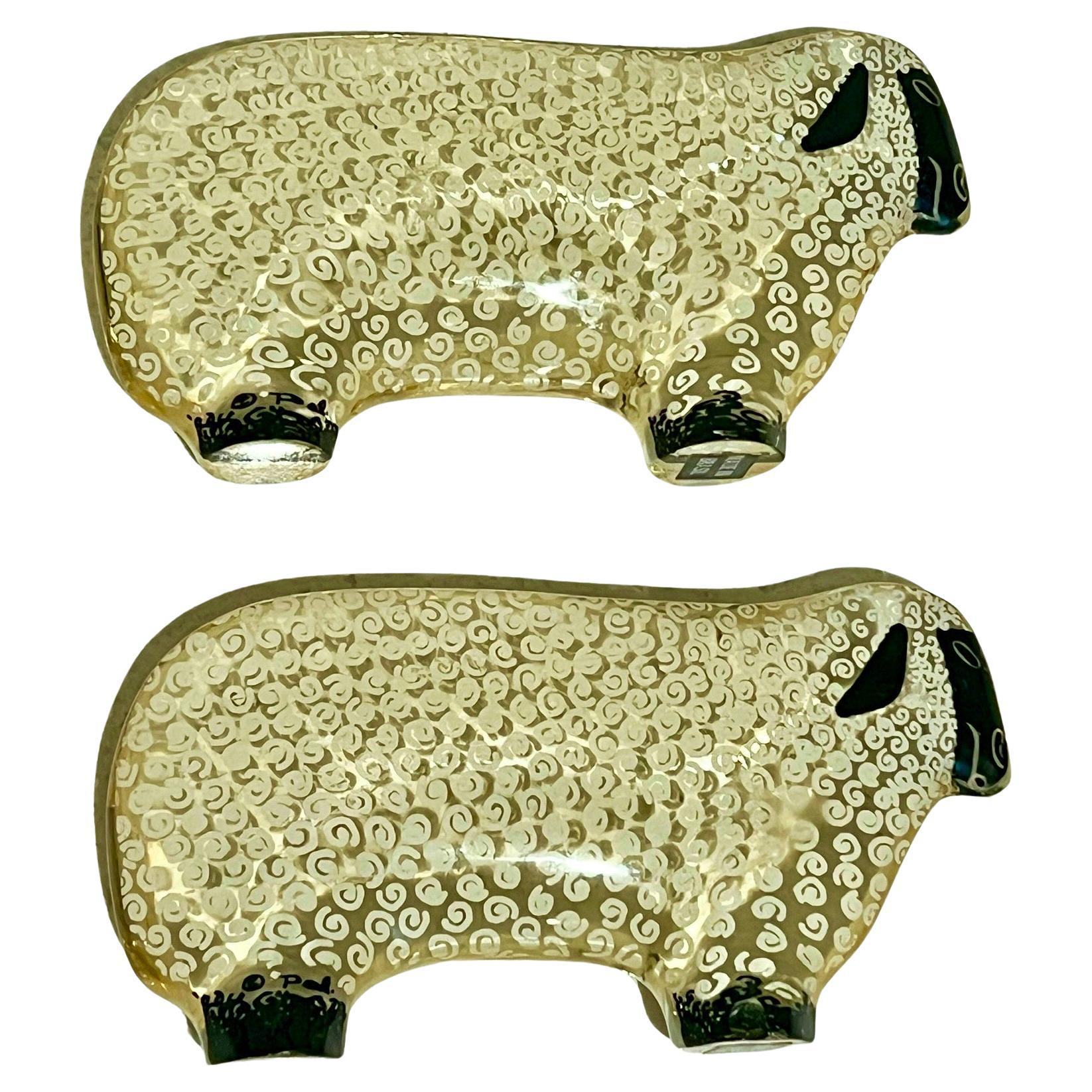 Brasiliano Coppia di rare sculture di pecore in lucite di Abraham Palatnik risalenti alla metà del secolo scorso in vendita