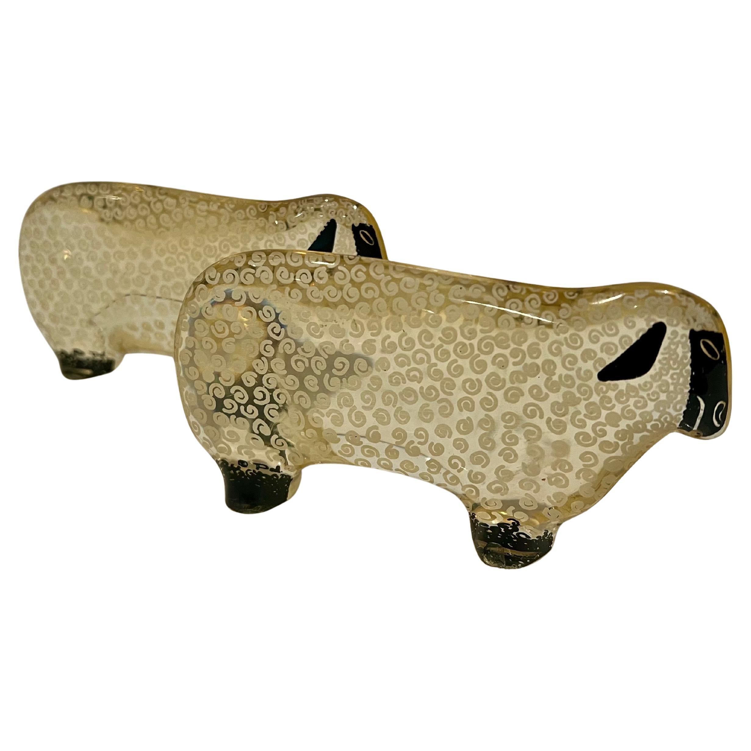 Coppia di rare sculture di pecore in lucite di Abraham Palatnik risalenti alla metà del secolo scorso In condizioni buone in vendita a San Diego, CA