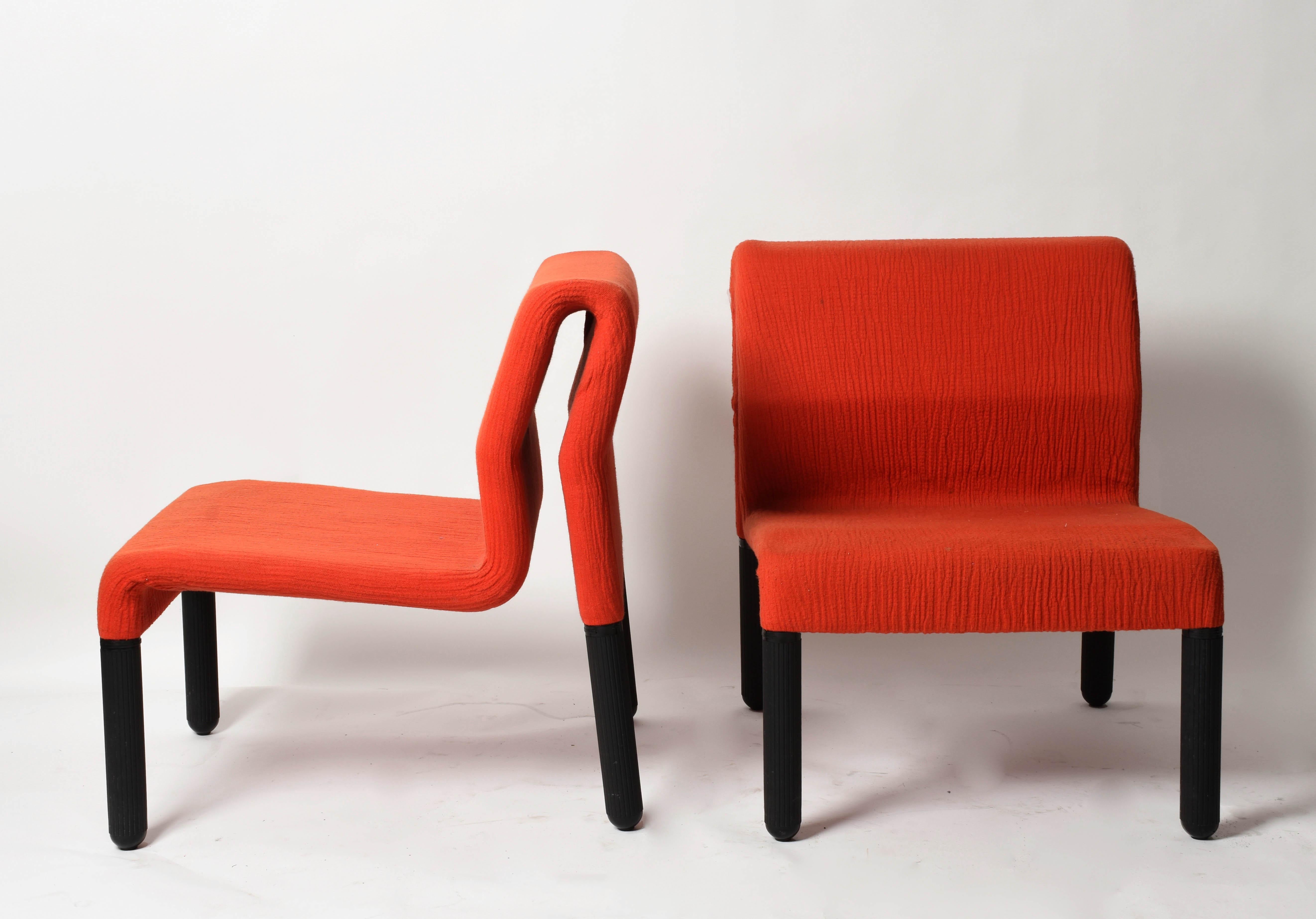 Pair of Midcentury Red Fabric and Black Plastic Italian Armchairs, Menphis 1980s For Sale 9