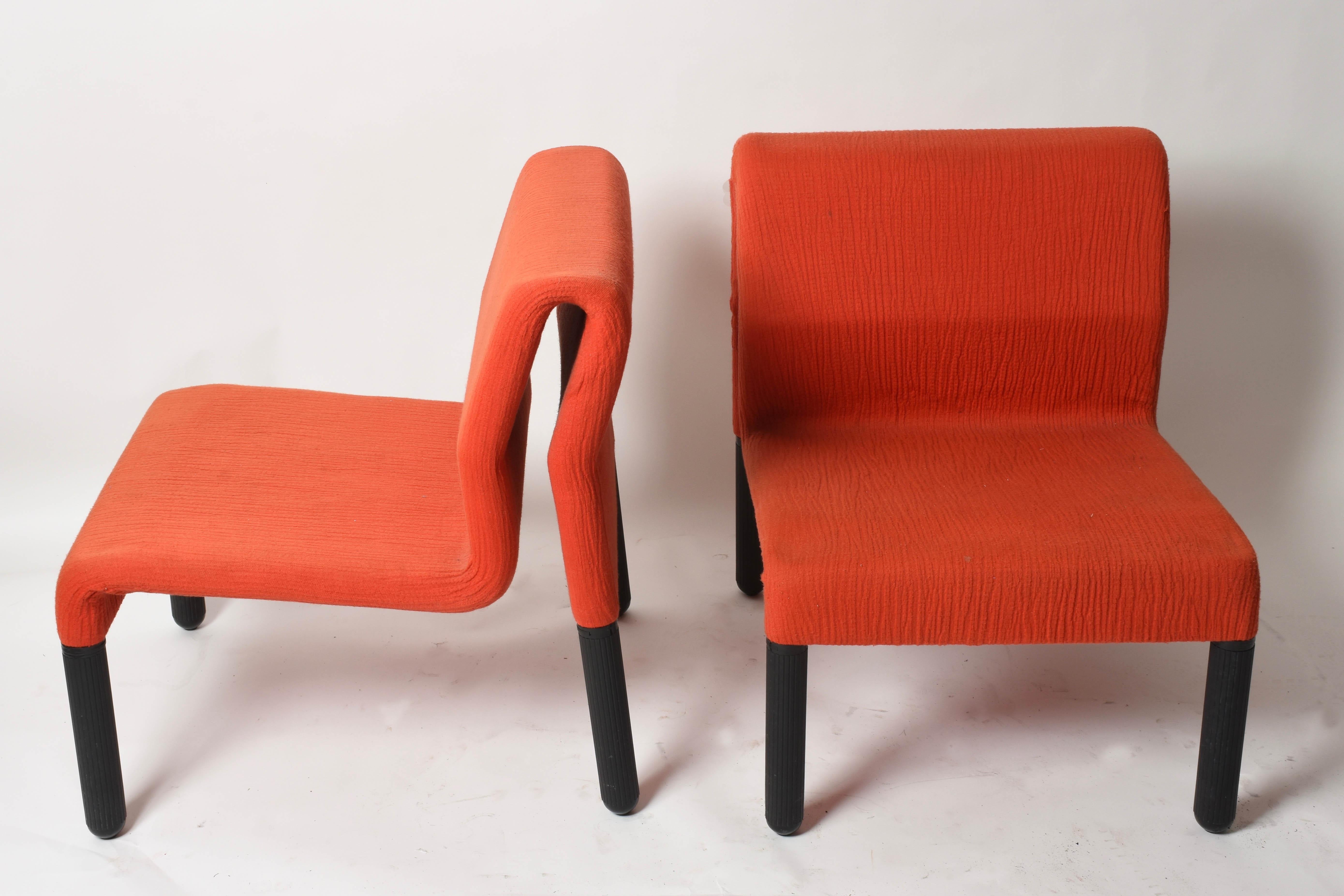 Pair of Midcentury Red Fabric and Black Plastic Italian Armchairs, Menphis 1980s For Sale 10