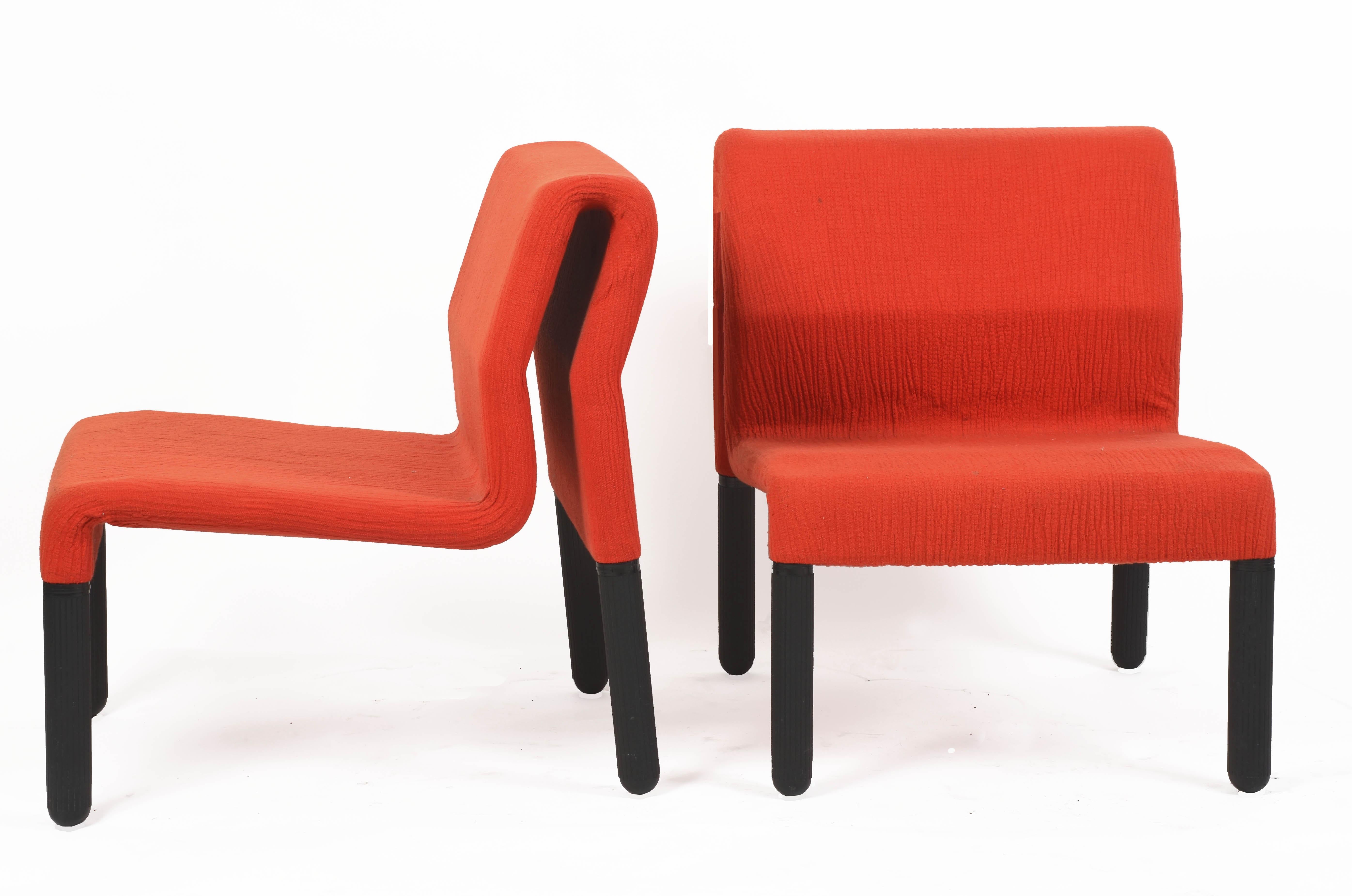 Pair of Midcentury Red Fabric and Black Plastic Italian Armchairs, Menphis 1980s For Sale 11