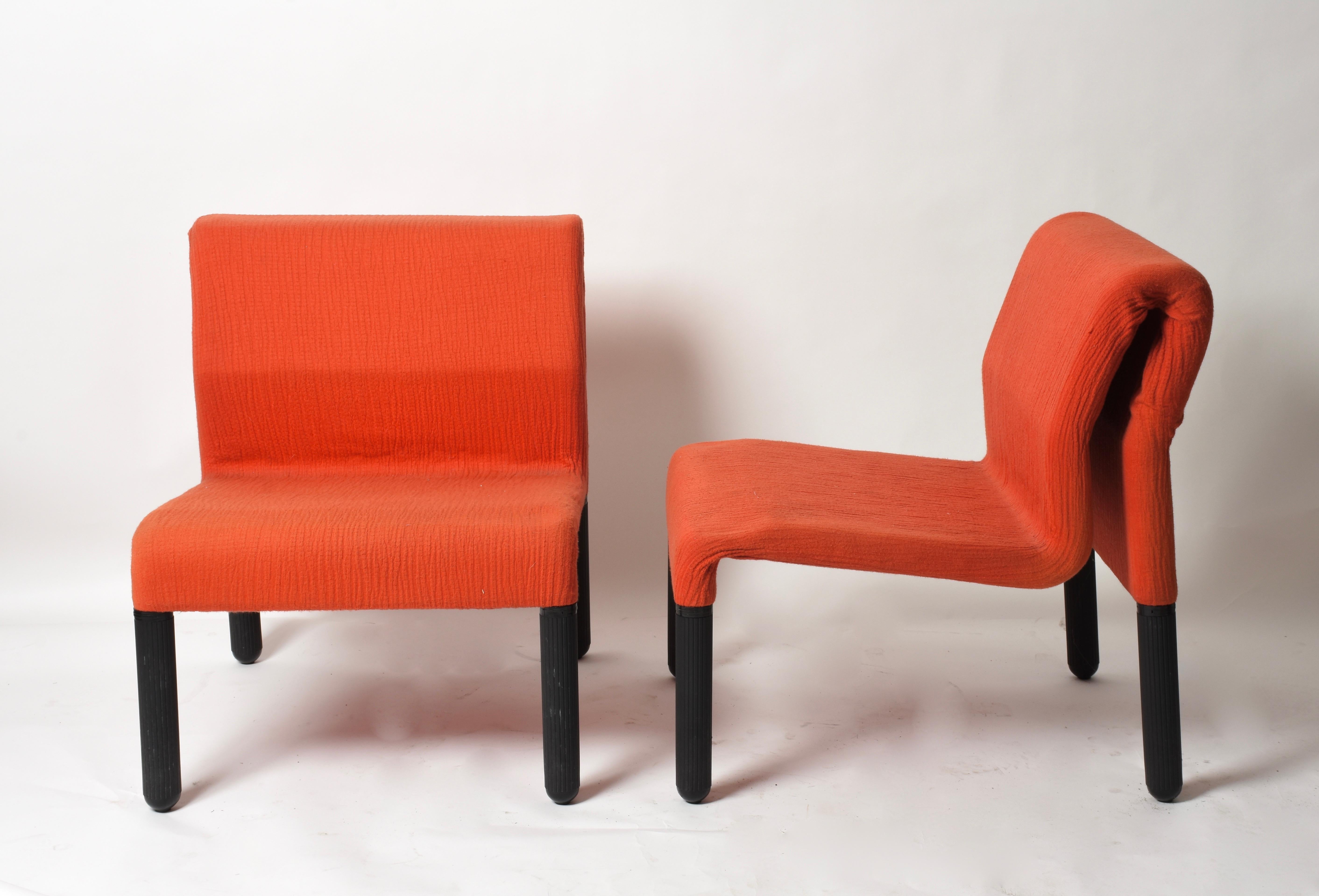 Pair of Midcentury Red Fabric and Black Plastic Italian Armchairs, Menphis 1980s For Sale 1