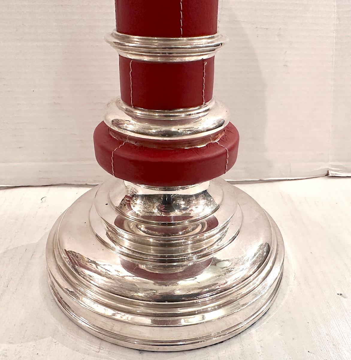 Milieu du XXe siècle Paire de lampes en cuir rouge du milieu du siècle dernier en vente