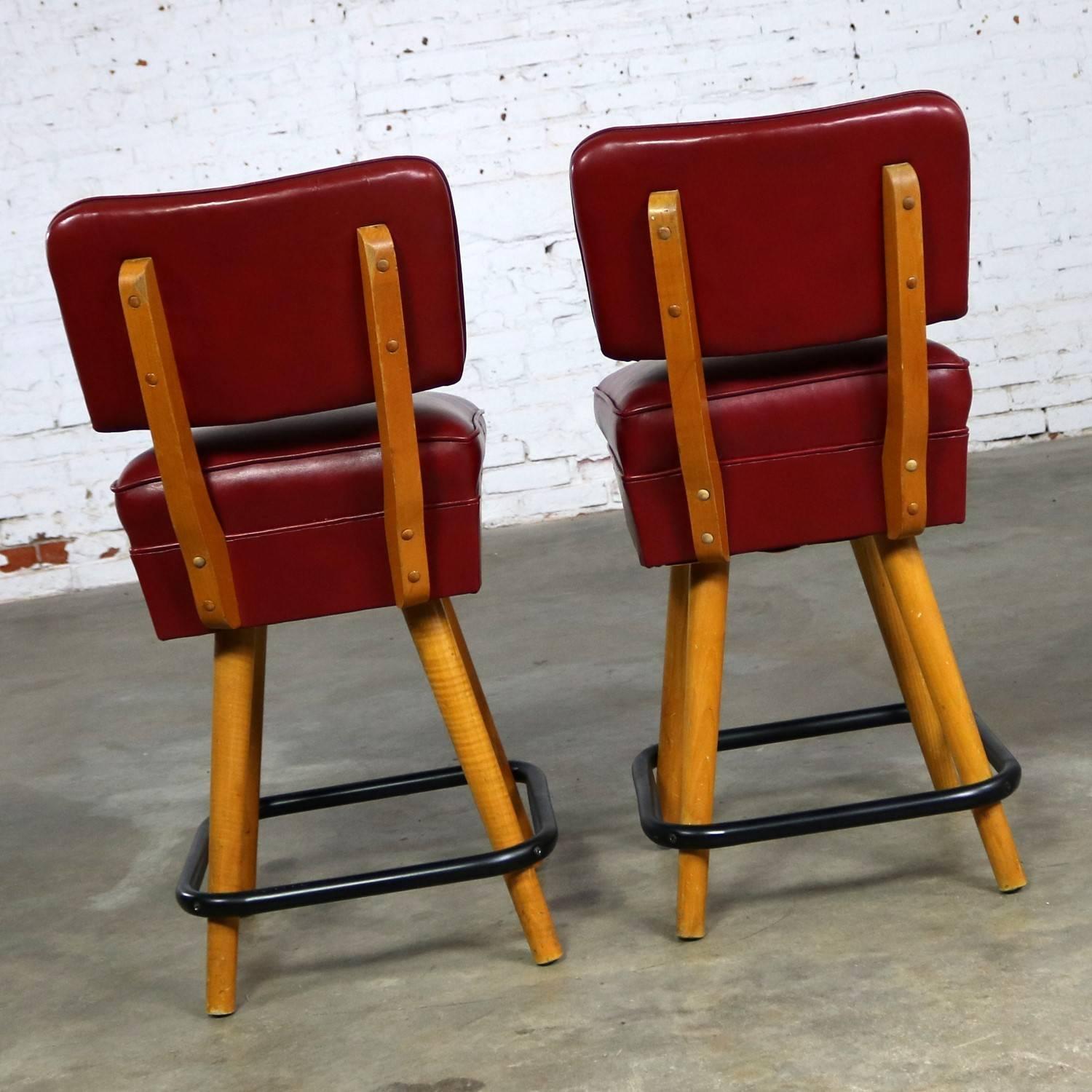 Pair of Midcentury Red Vinyl and Blonde Counter Height Bistro Bar Stools by WCI In Good Condition In Topeka, KS