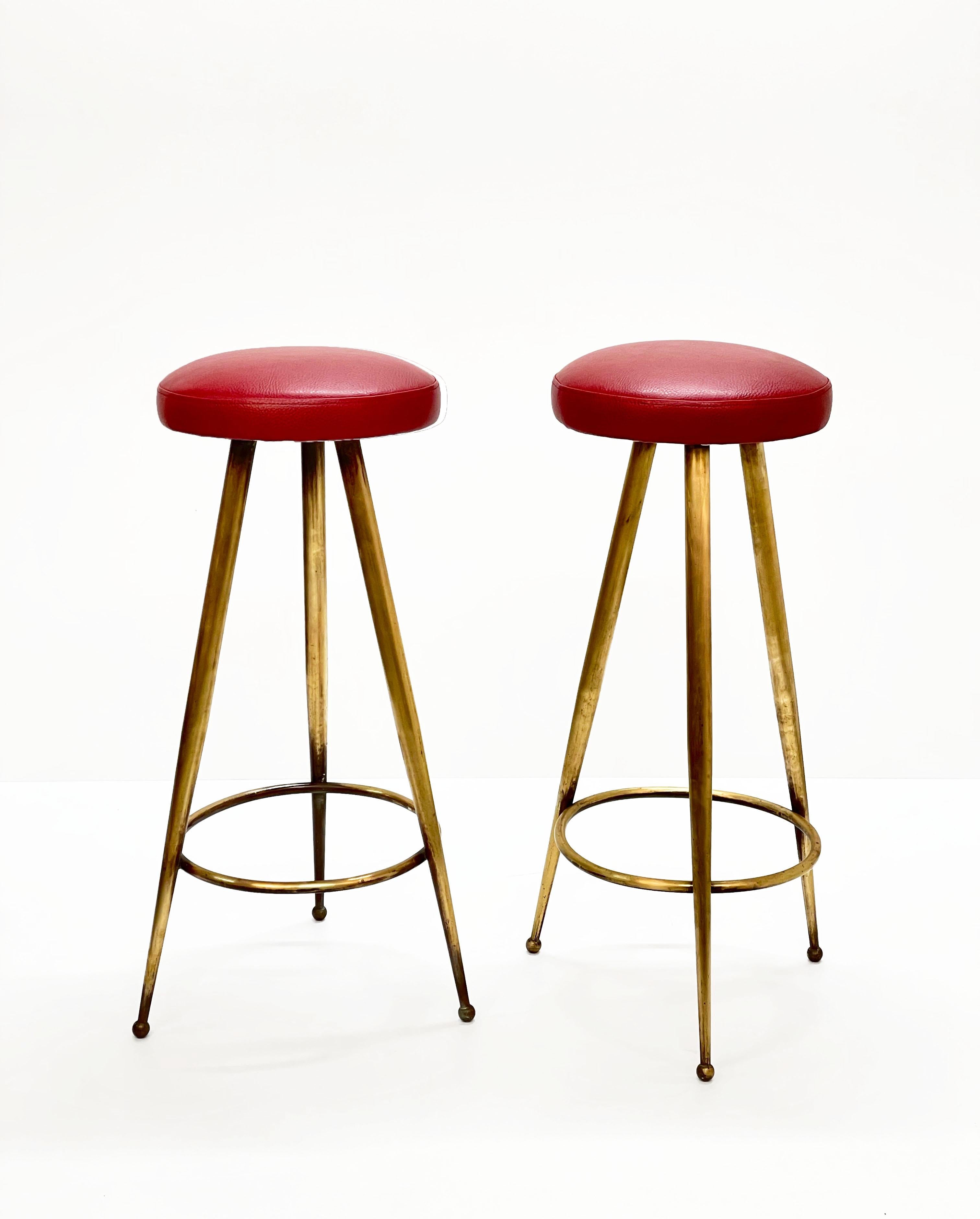 Pair of Midcentury Red Vinyl and Brass Tripod Italian Bar Stools, 1950s 3