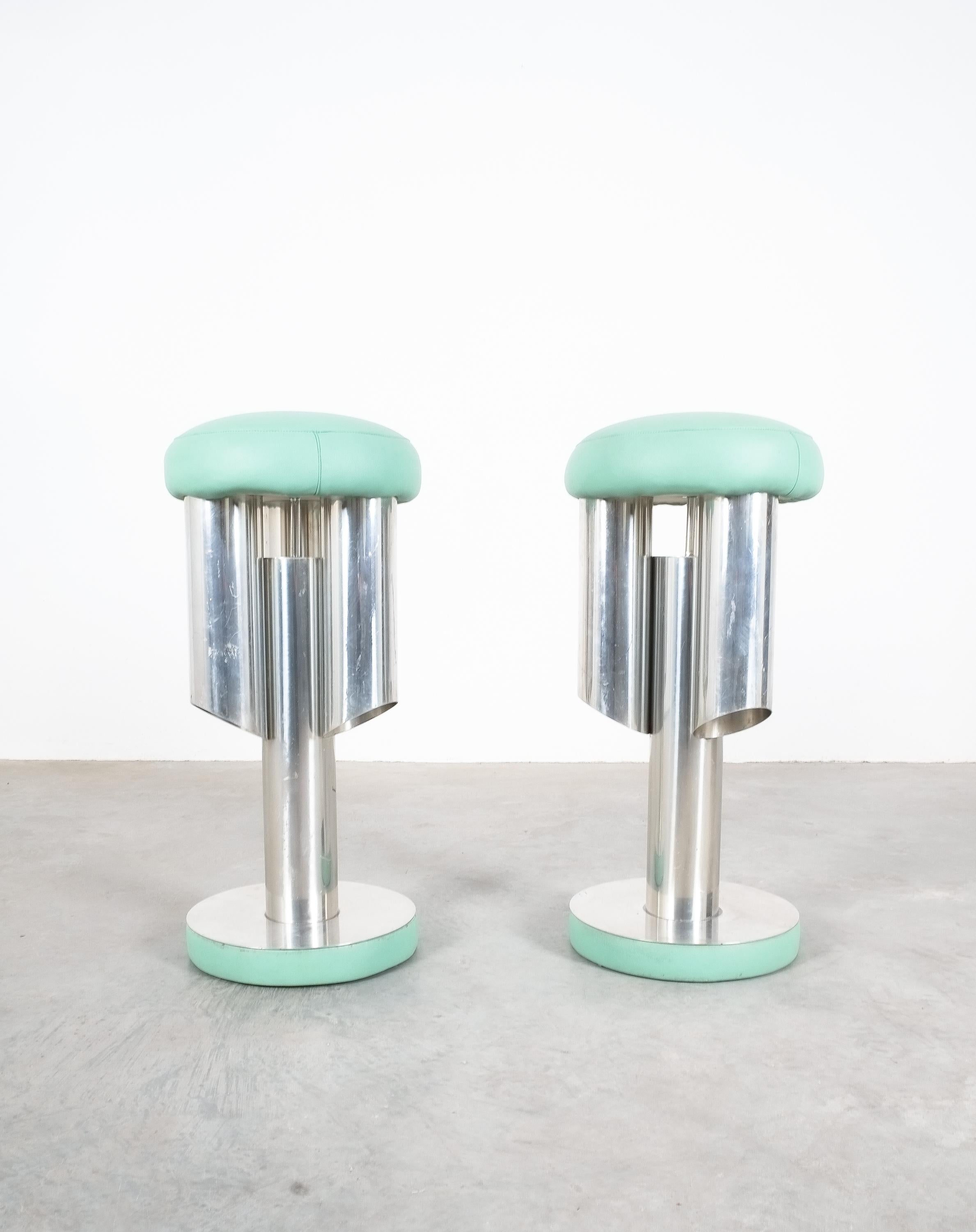 Pair of Midcentury Rocket Stools from Aluminum and Leather, Italy 6