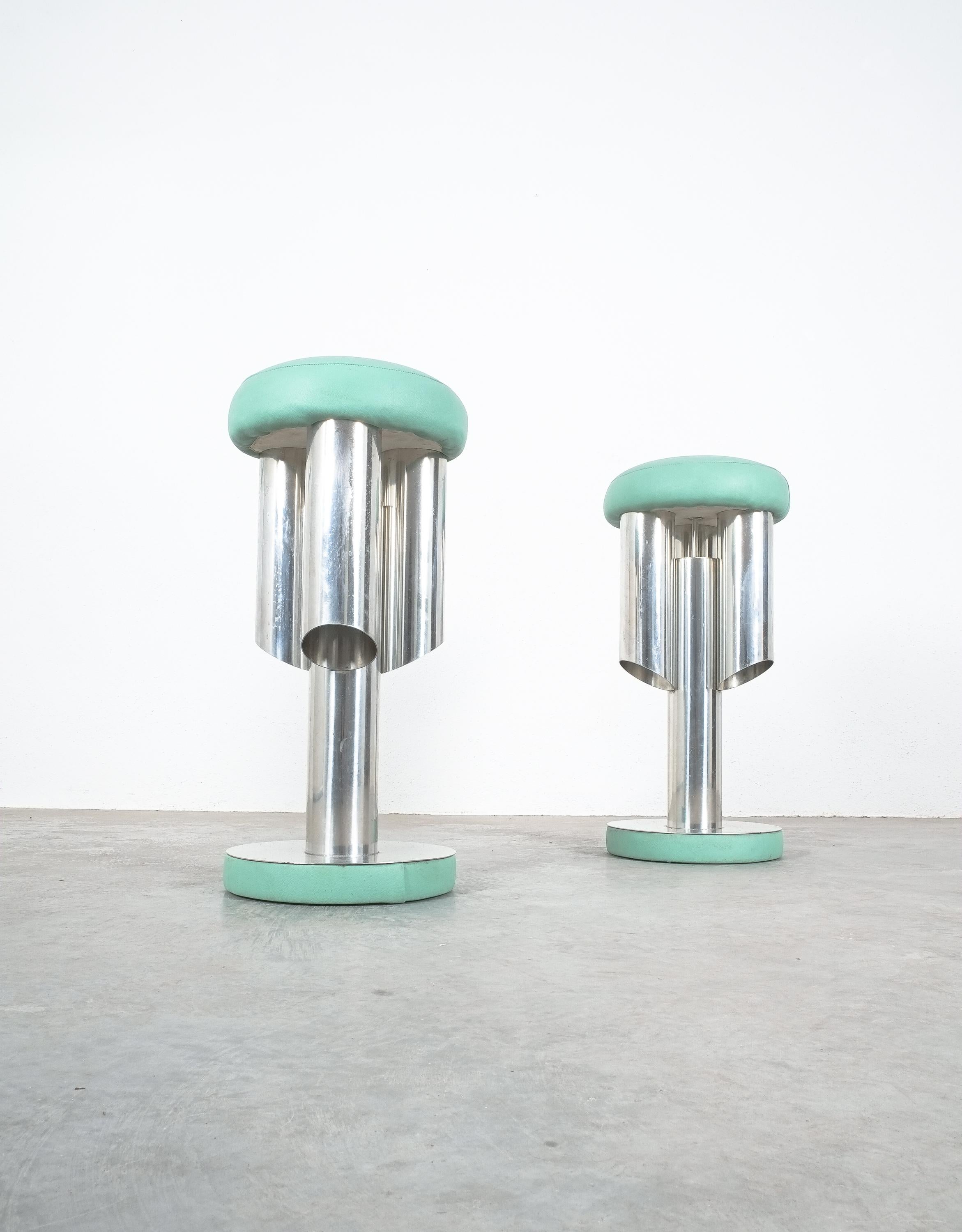 Pair of Midcentury Rocket Stools from Aluminum and Leather, Italy In Good Condition In Vienna, AT