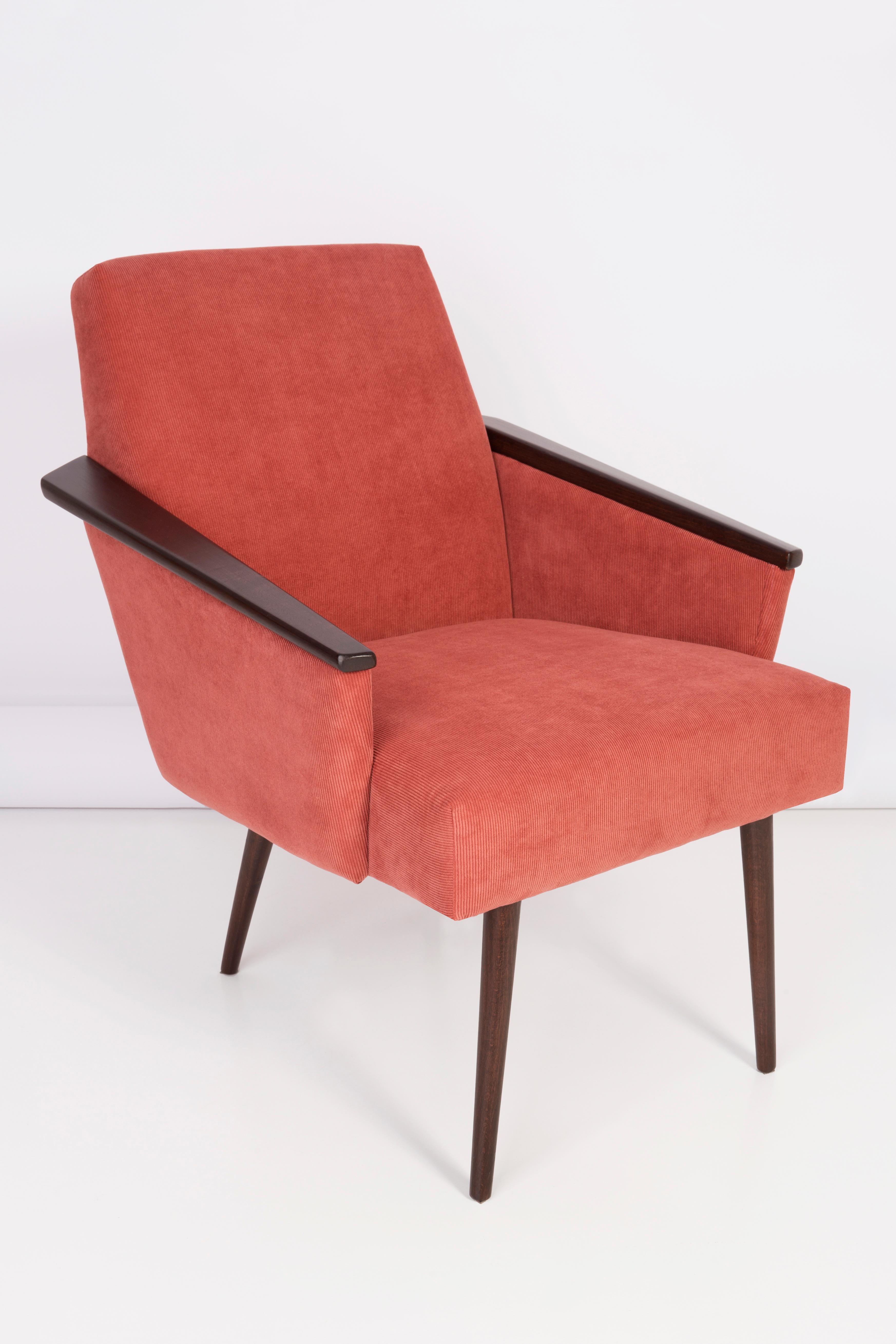Pair of Midcentury Rosewood Pink Corduroy Club Armchairs, 1960s In Excellent Condition For Sale In 05-080 Hornowek, PL