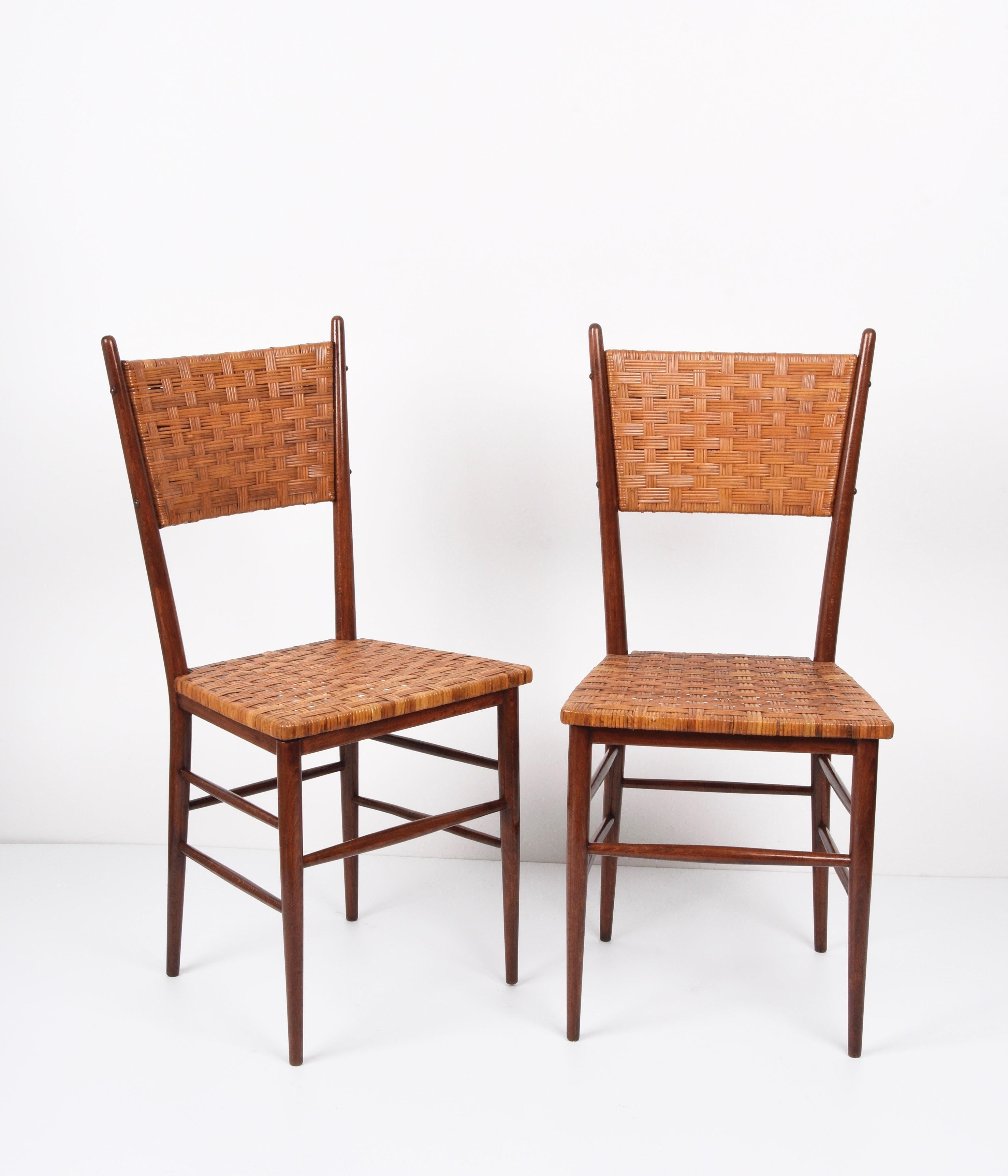 Incredible pair of mid-century chairs in beech. These extraordinary pieces were designed and signed by Figli di Sanguineti and G.B. during the 1950s in Chiavari, Italy.

The manufacturer 'sons of Sanguineti GB Chiavari Italia' official stamp is