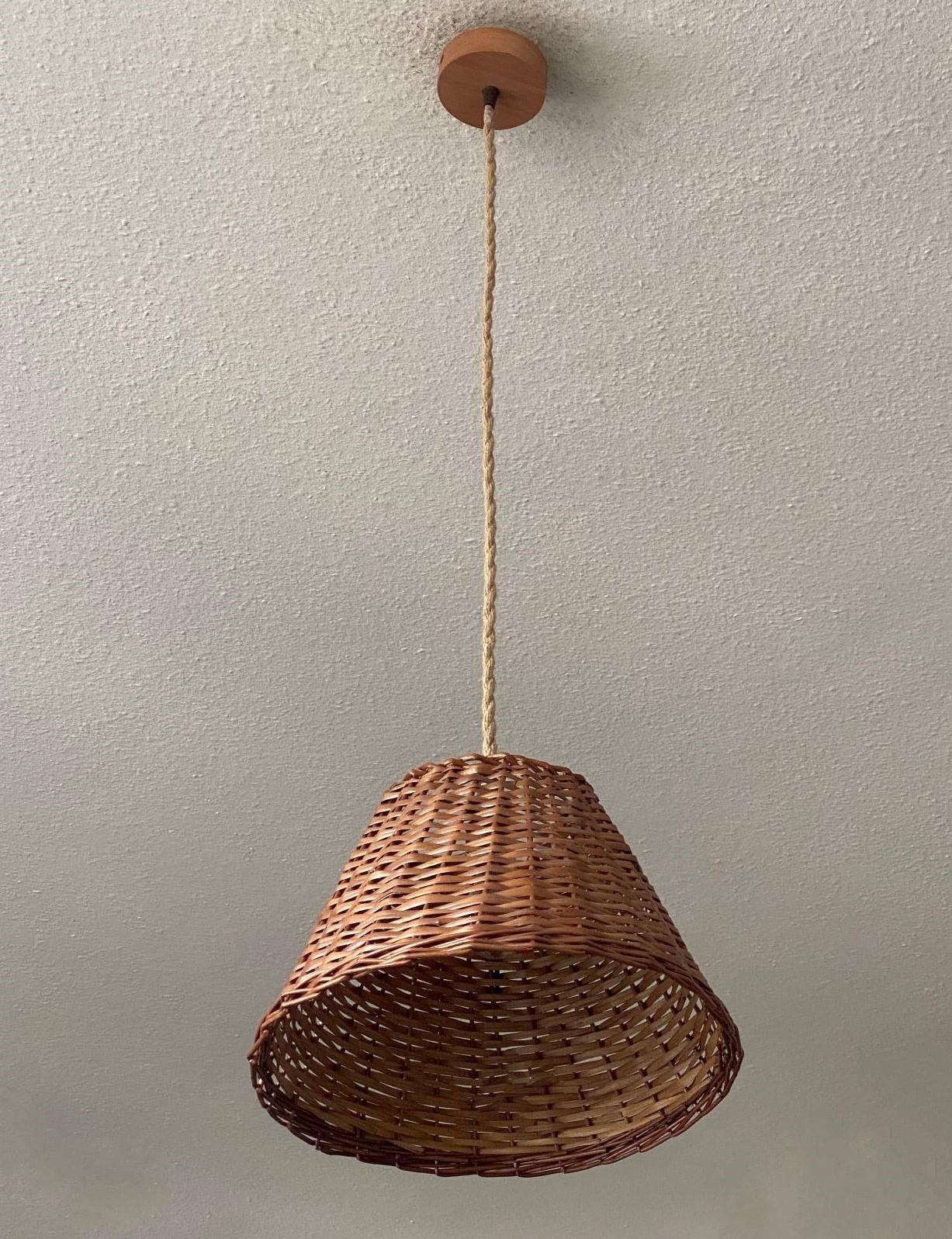 Danese Ciondolo in rattan scandinavo del Medioevo, anni '60 in vendita