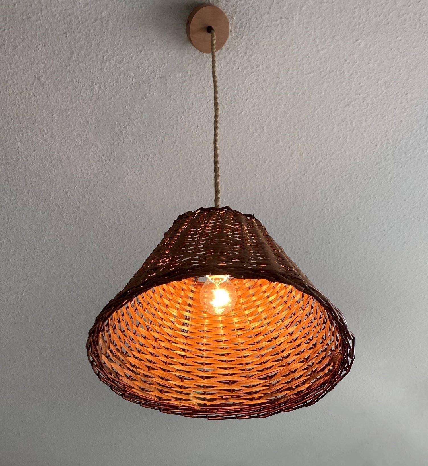 Ottone Ciondolo in rattan scandinavo del Medioevo, anni '60 in vendita