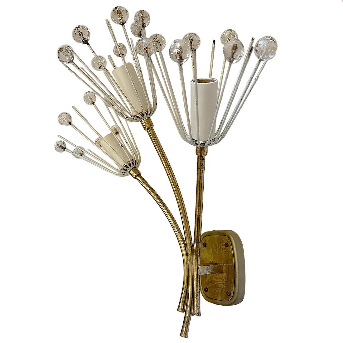 Paire d'appliques de style moderne italien des années 1960 avec cristaux.

Mesures :
Hauteur : 15
Largeur : 14.5