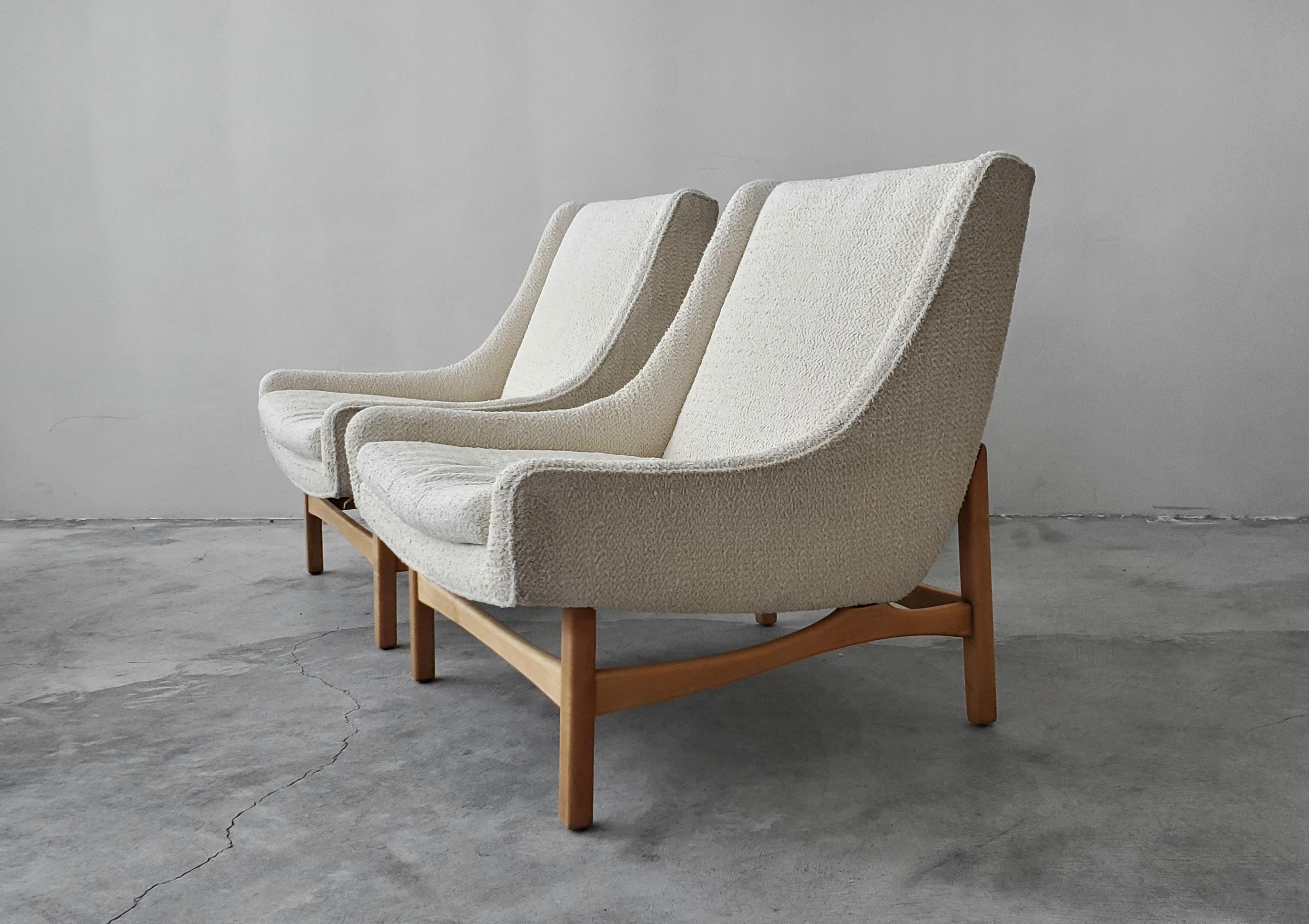 Mid-Century Modern Pair of Midcentury Scoop Lounge Chairs