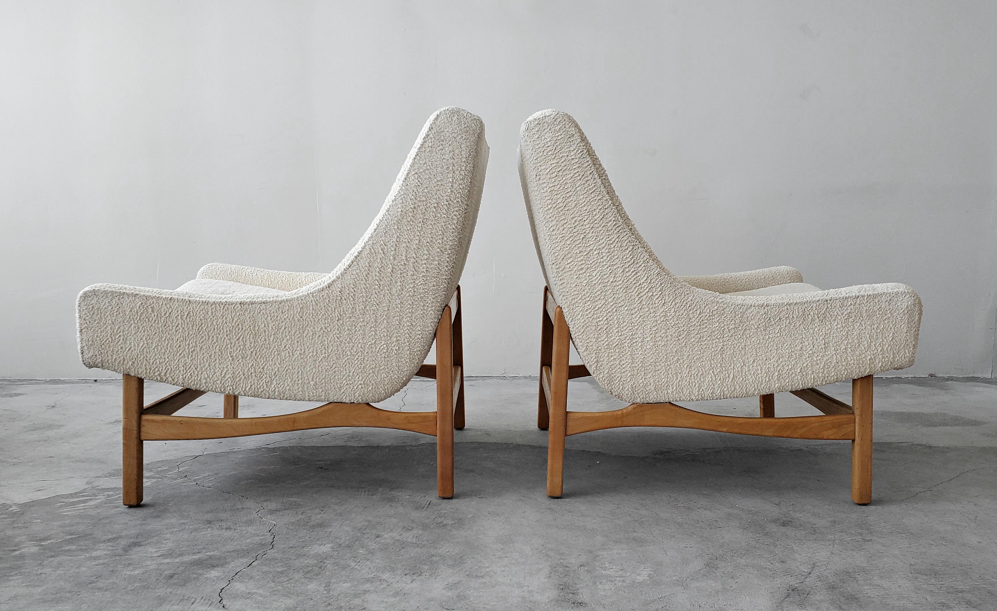 20th Century Pair of Midcentury Scoop Lounge Chairs