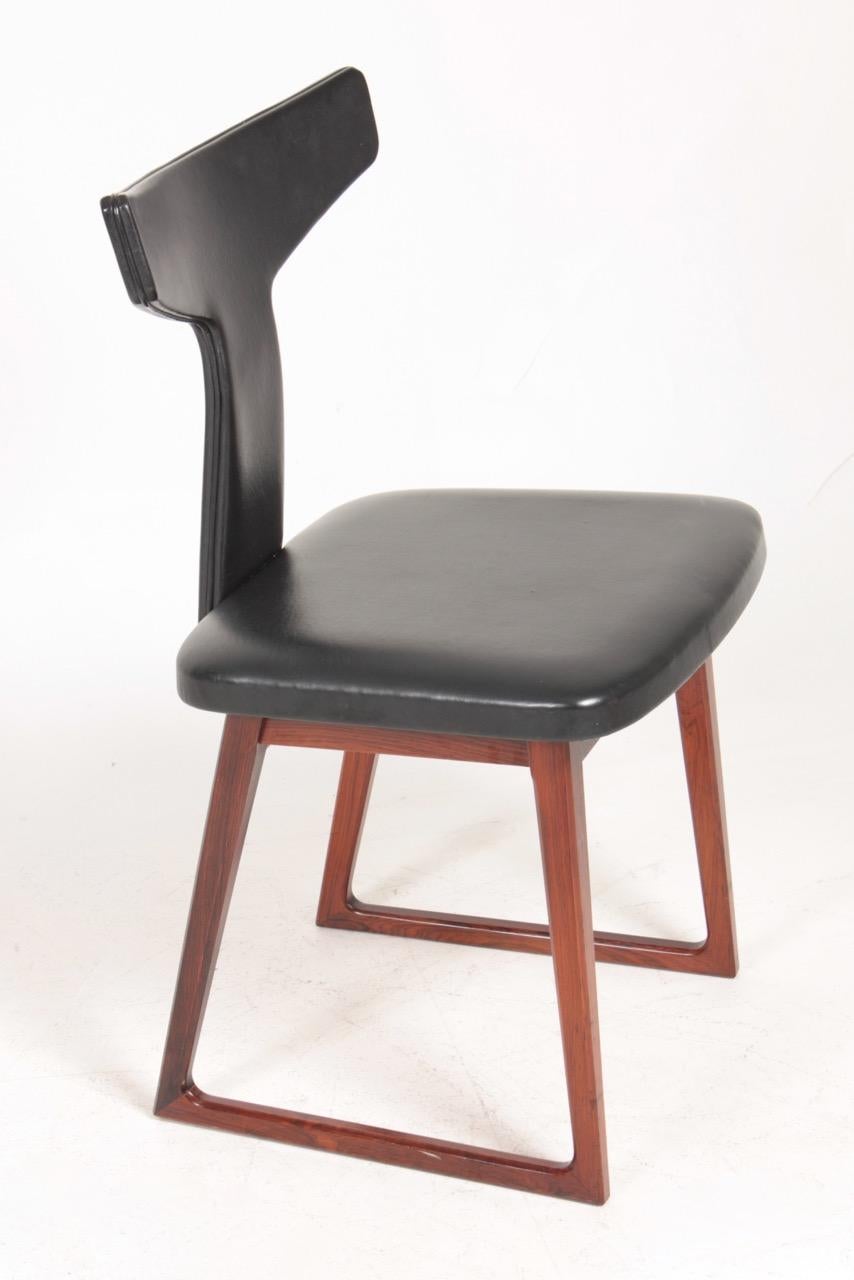 Paire de chaises d'appoint en bois de rose, conçues par Helge Sibast et fabriquées par les ébénistes de Sibast. Excellent état d'origine.