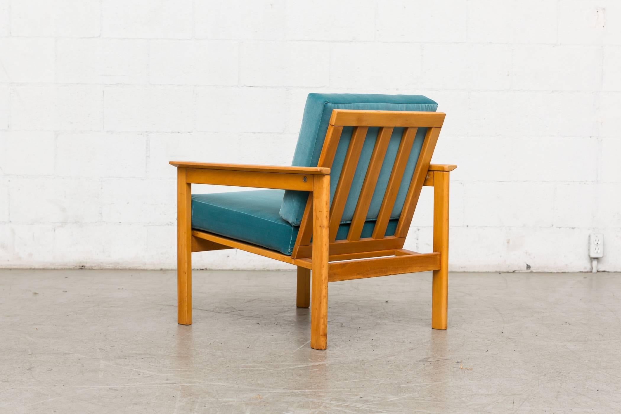 Pair of Midcentury Slat Back Lounge Chairs in Turquoise Velvet In Good Condition In Los Angeles, CA