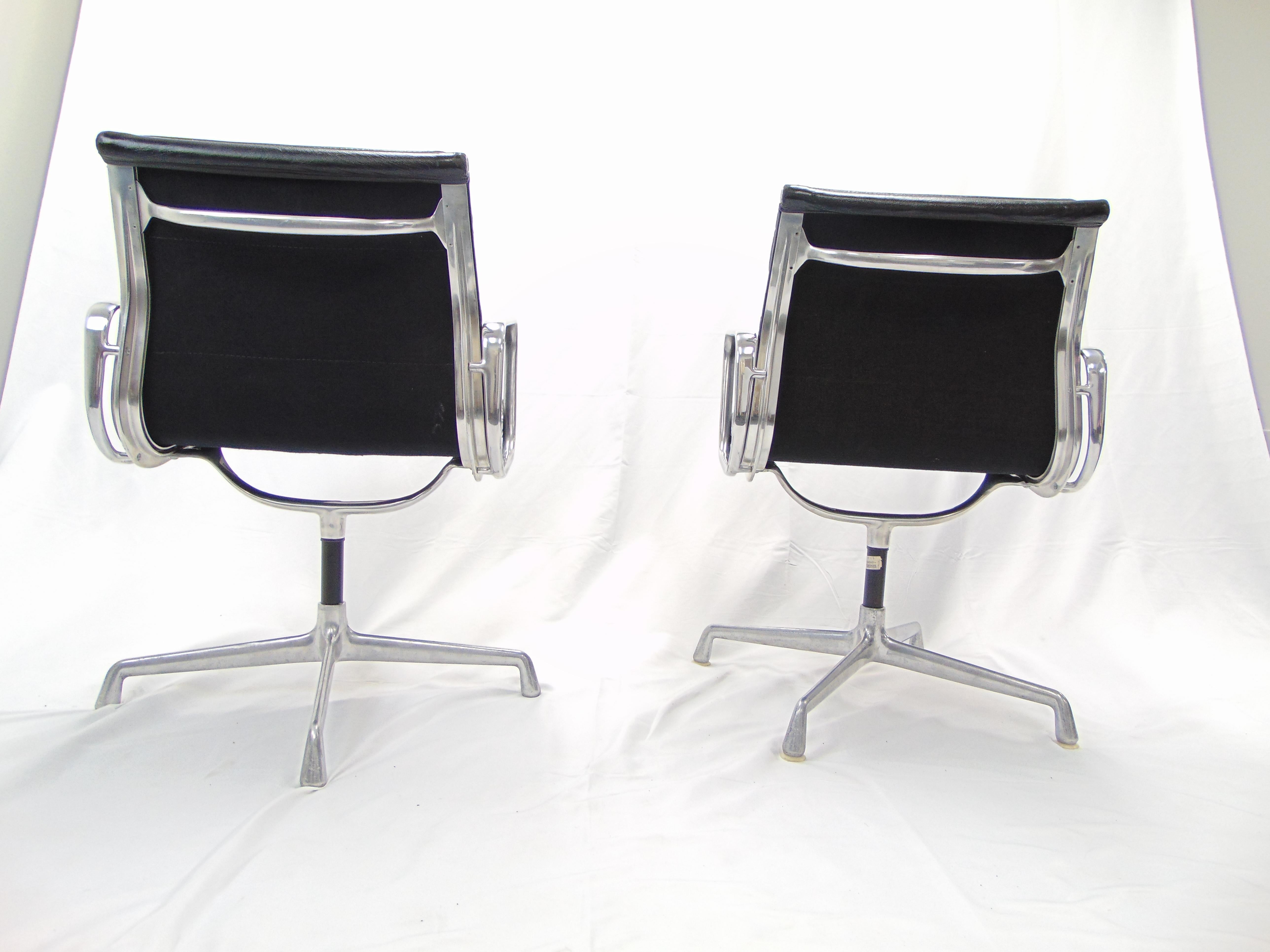 Mid-Century Modern Pair of Midcentury Soft Pad Leather and Aluminum Eames Herman Miller Chairs
