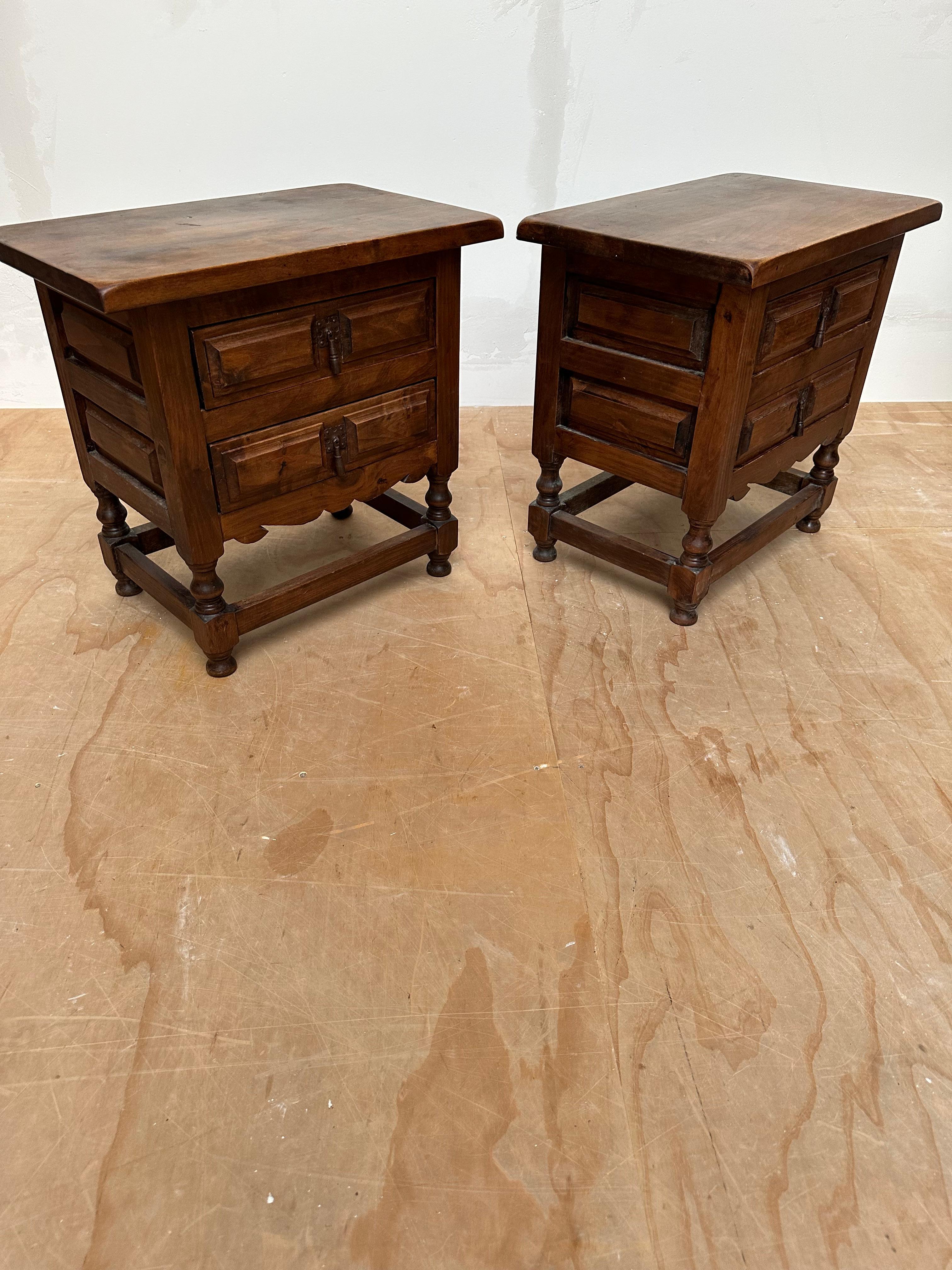 Hand-Carved Pair of Midcentury Spanish Hacienda Style Two-Drawers Bedside Tables Nightstands