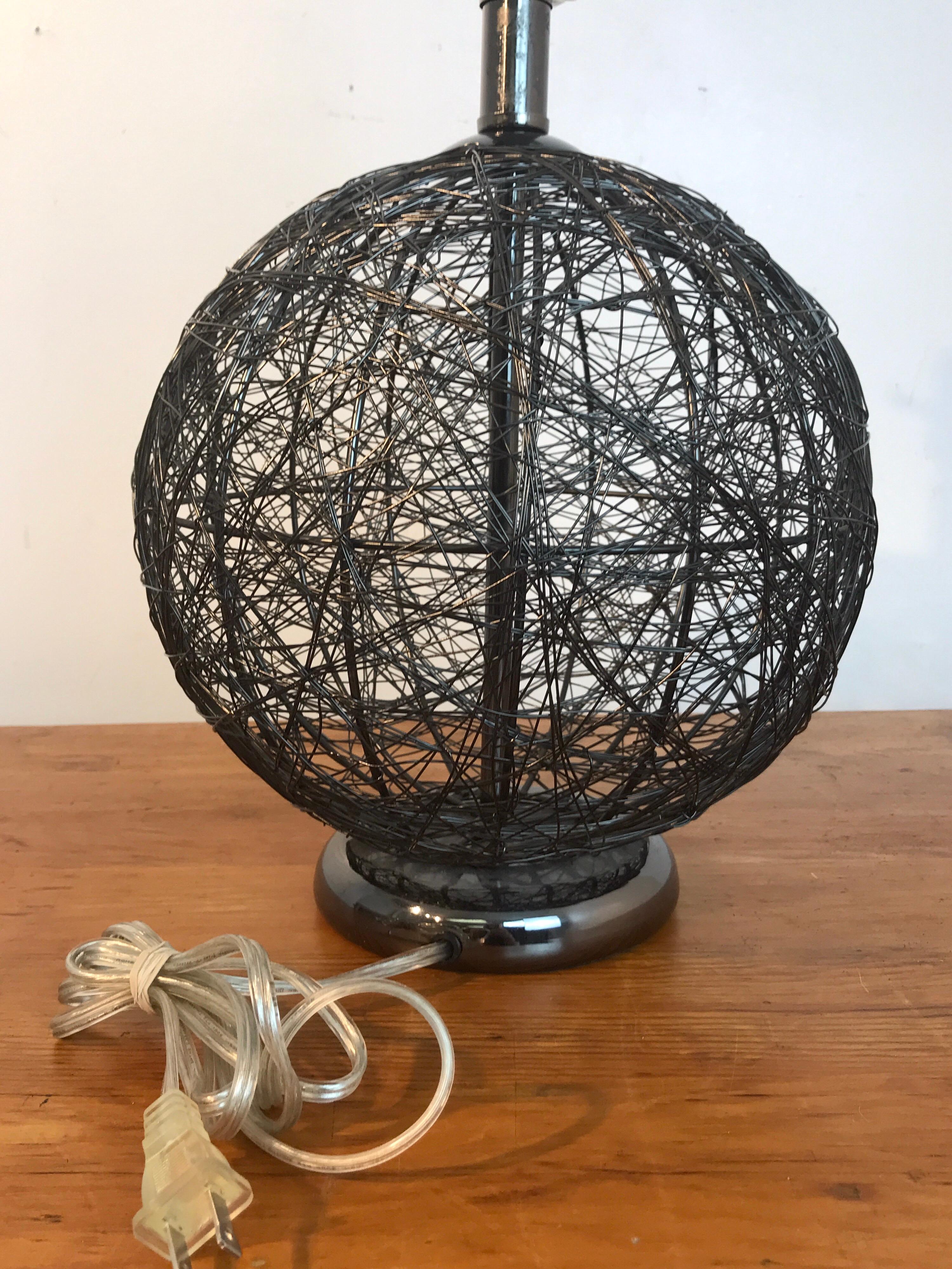 Coppia di lampade a sfera in metallo filato del Medioevo In condizioni buone in vendita a West Palm Beach, FL