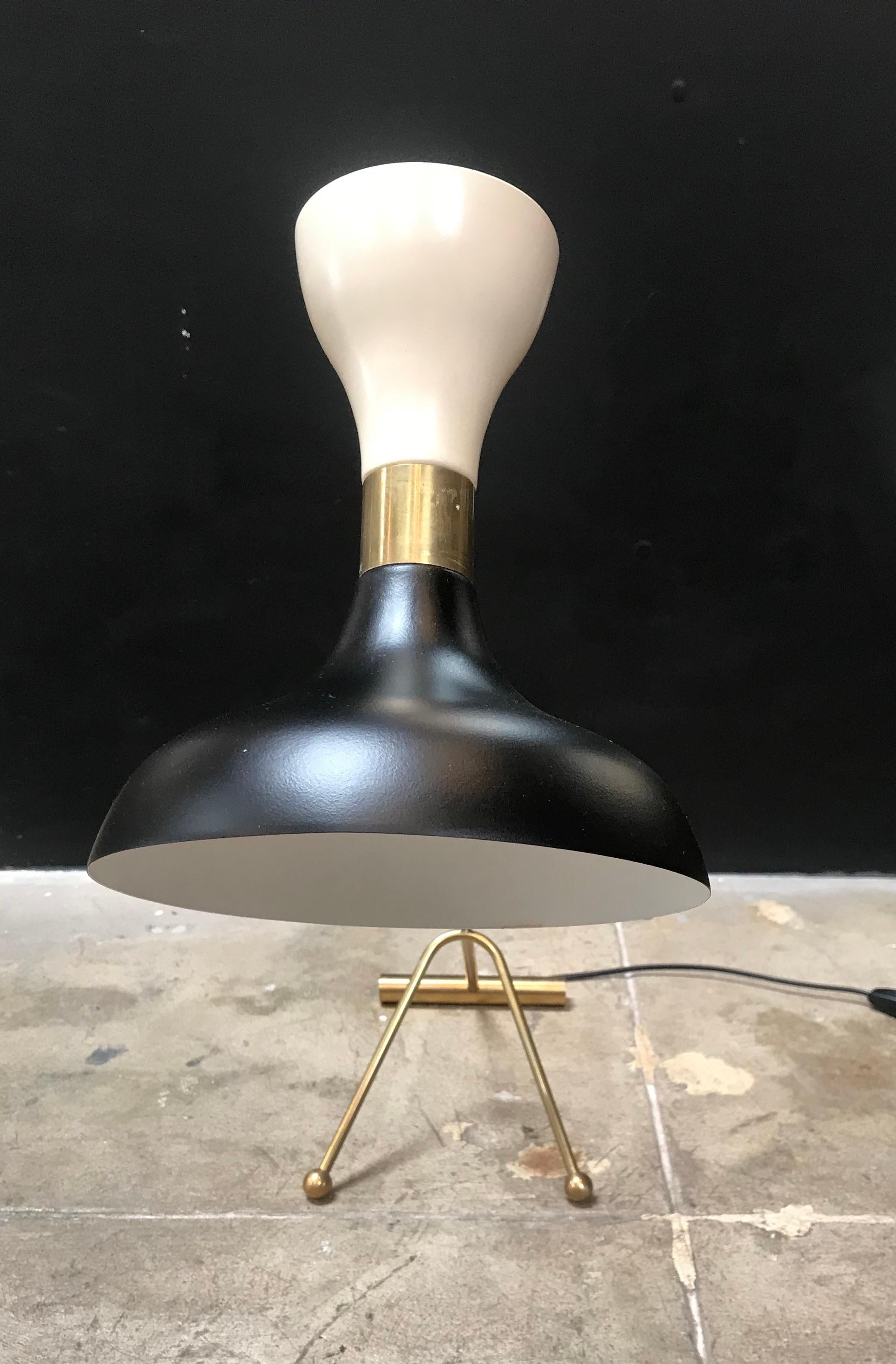 Metal Pair of Midcentury Stilnovo Style Adjustable Black/White Table Lamps in Brass For Sale