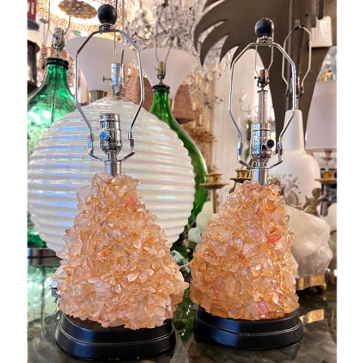 Paar Steinlampen aus der Jahrhundertmitte (Rosenquarz) im Angebot