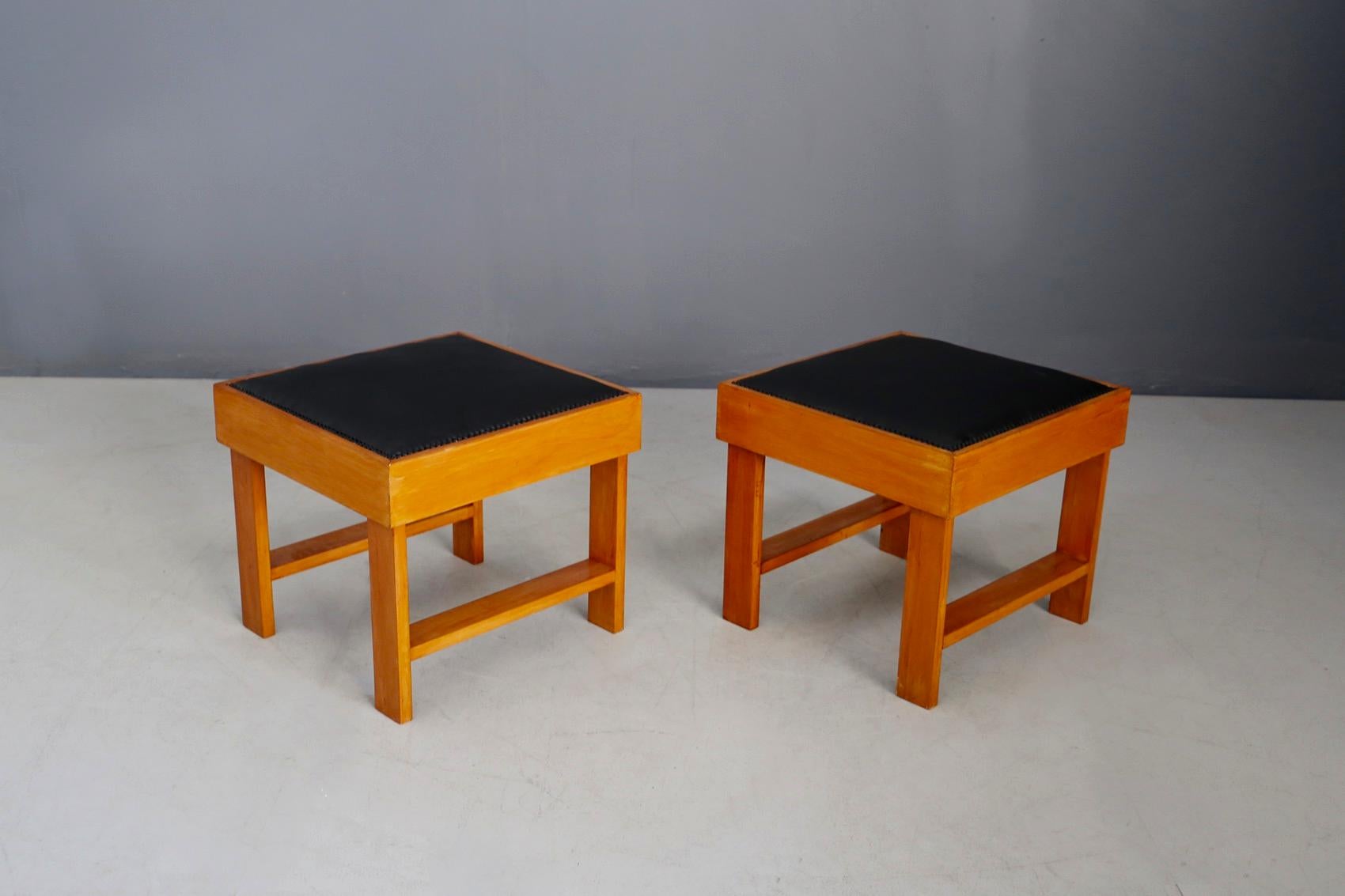 Pair of stools designed by BBPR studio in the 1930s. Studio Bbpr - Gian Luigi Banfi, Ludovico Belgiojoso, Enrico Peressutti And Ernesto Nathan Rogers
The stools have a strictly rigorous and squared line, typical of the rationalist design of the