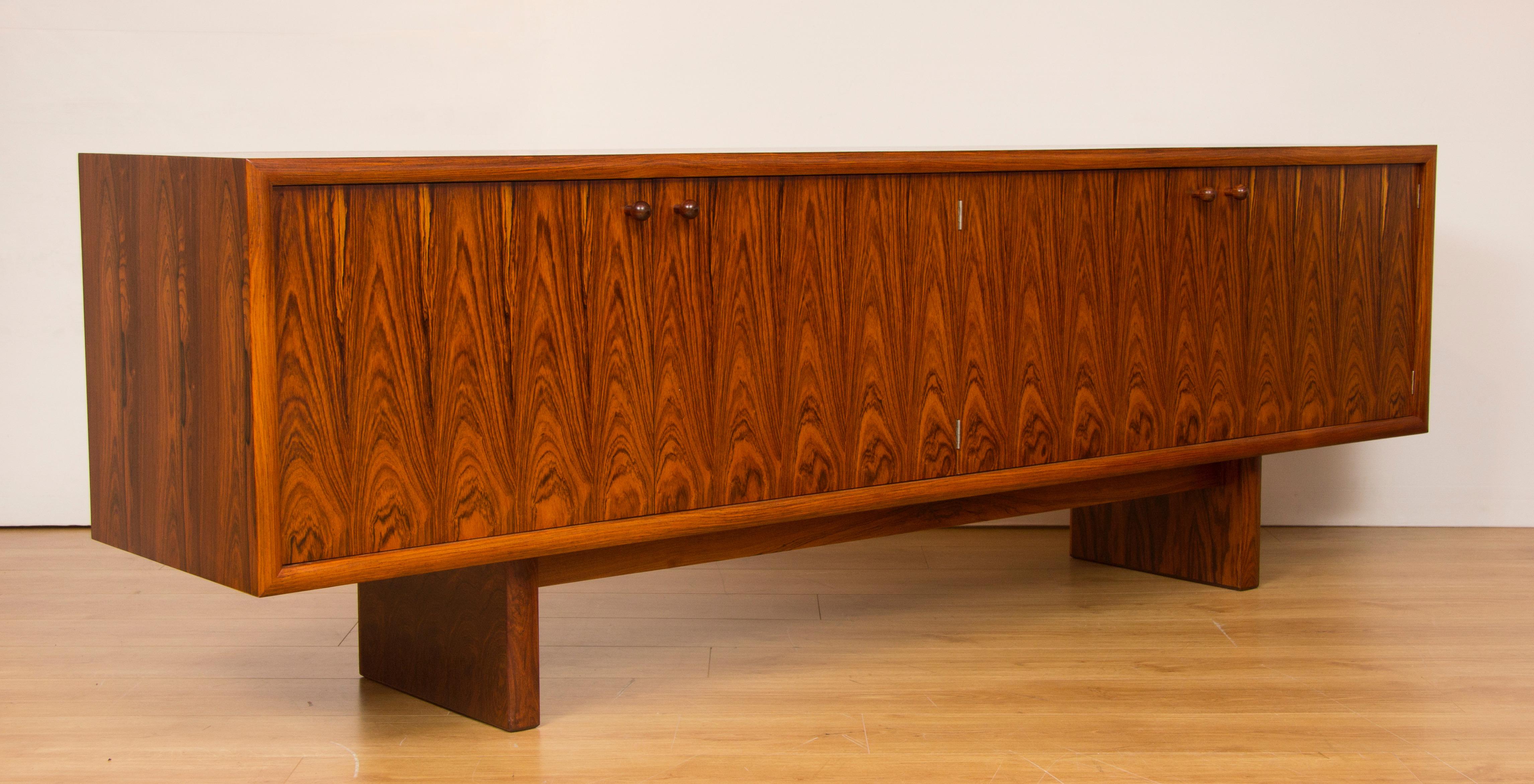 20th Century Pair of Midcentury Stunning Rosewood Sideboards by Gordon Russell For Sale