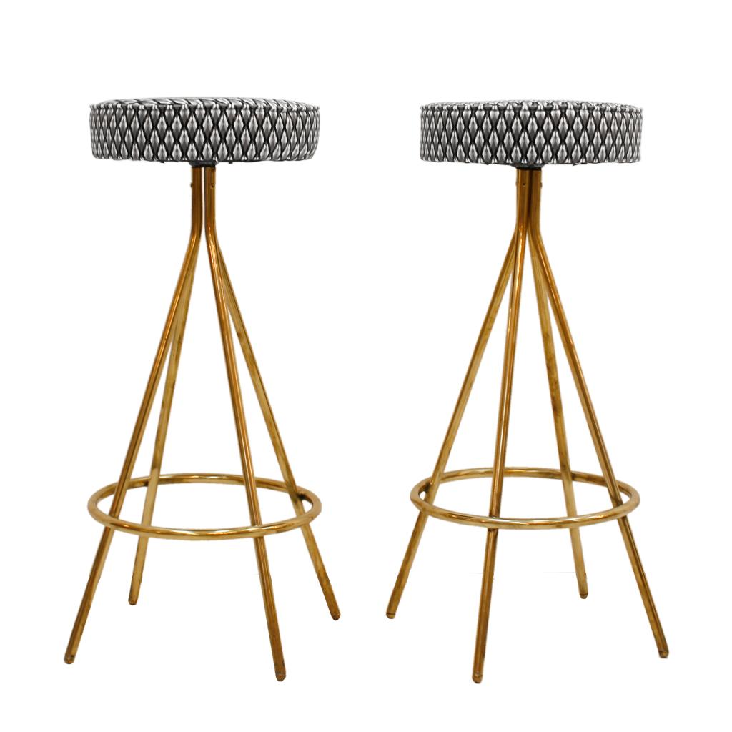 Pair of Mid-Century Modern style circular Italian bar stools. The base has been made of brass and the seat has been upholstered in a satin cotton pattern fabric, model “Serpentino”, edited by Italian fabric editor Dedar. Made in Italy.

Every item