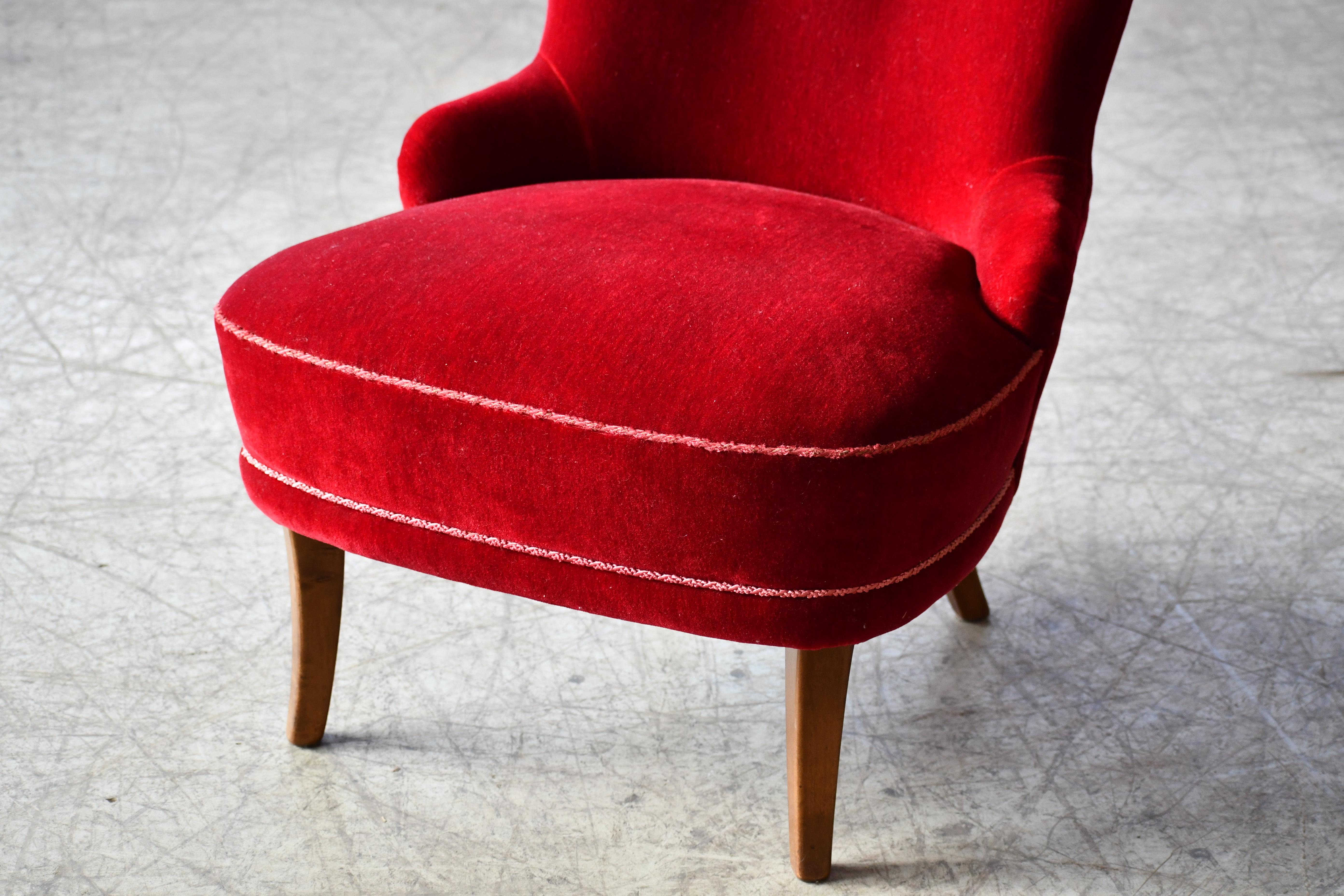 Pair of Midcentury Swedish Slipper Chairs in Mahogany and Red Velvet, circa 1950 1