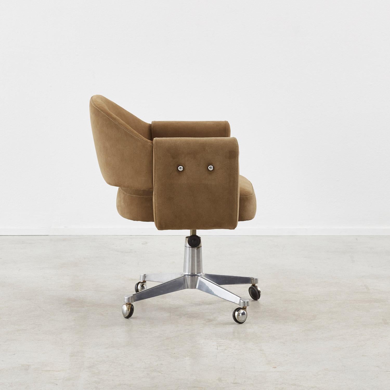 Pair of Midcentury swivel desk chairs - Spain, 1960s. In Good Condition In London, GB