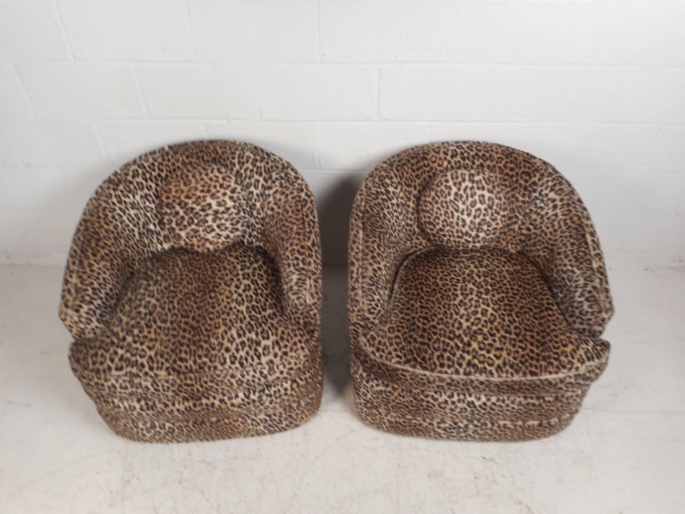 Late 20th Century Pair of Midcentury Swivel Tub Chairs by Henredon