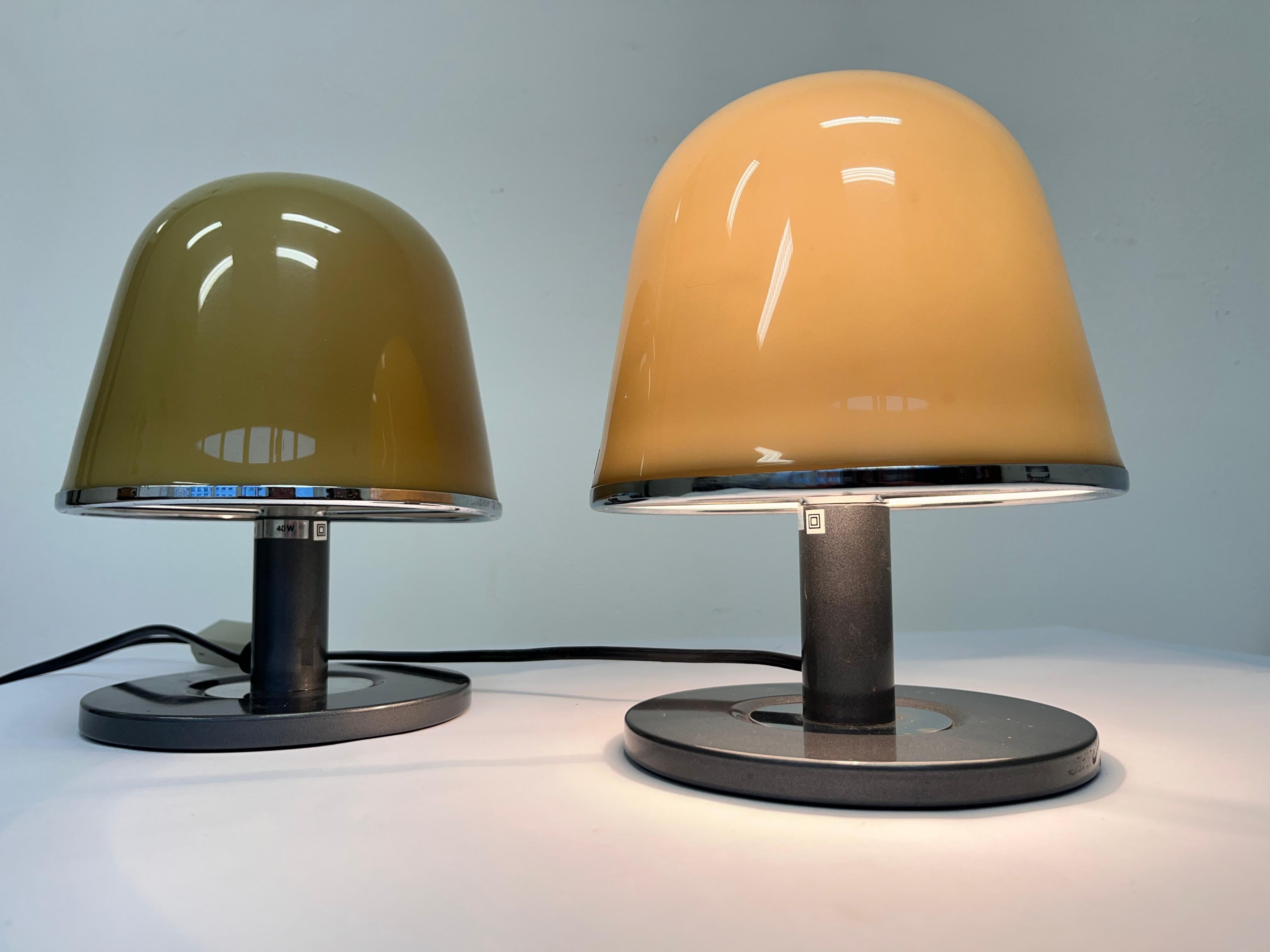 Chrome Paire de lampes de table du milieu du siècle Kuala - Meblo, par Franco Bresciani, Italie, années 1970 en vente