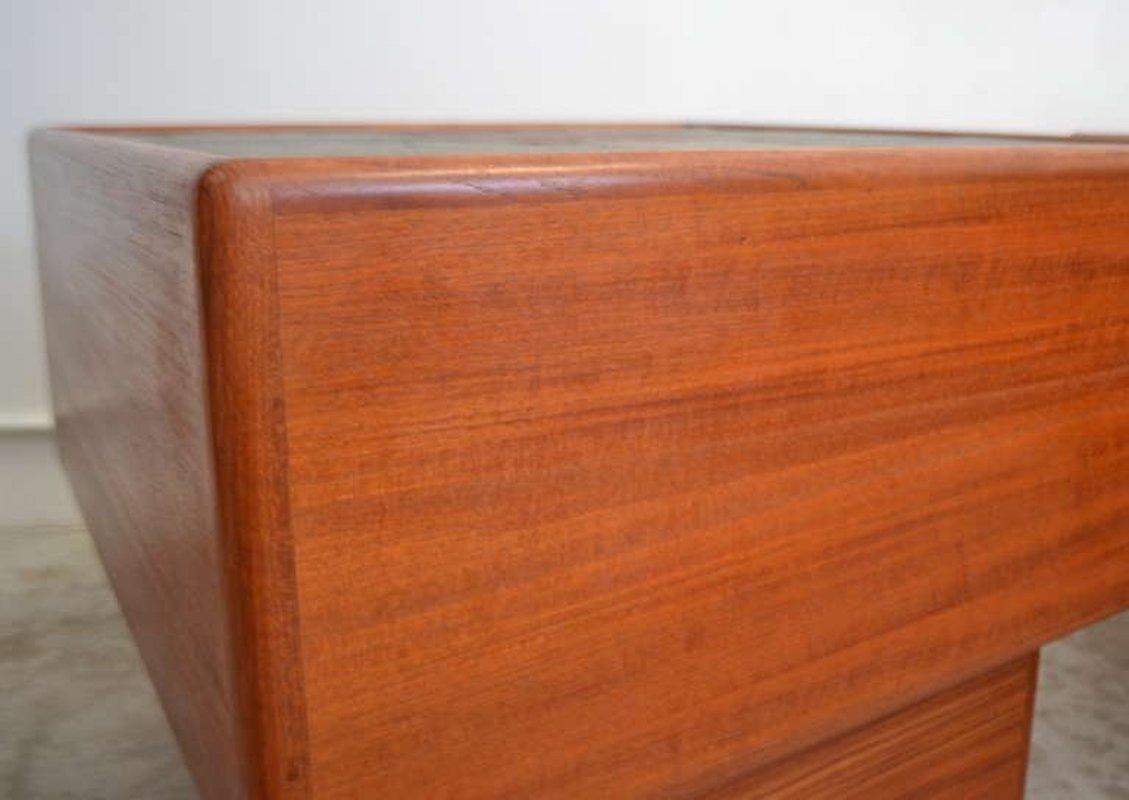Late 20th Century Pair of Midcentury Teak Side Tables For Sale