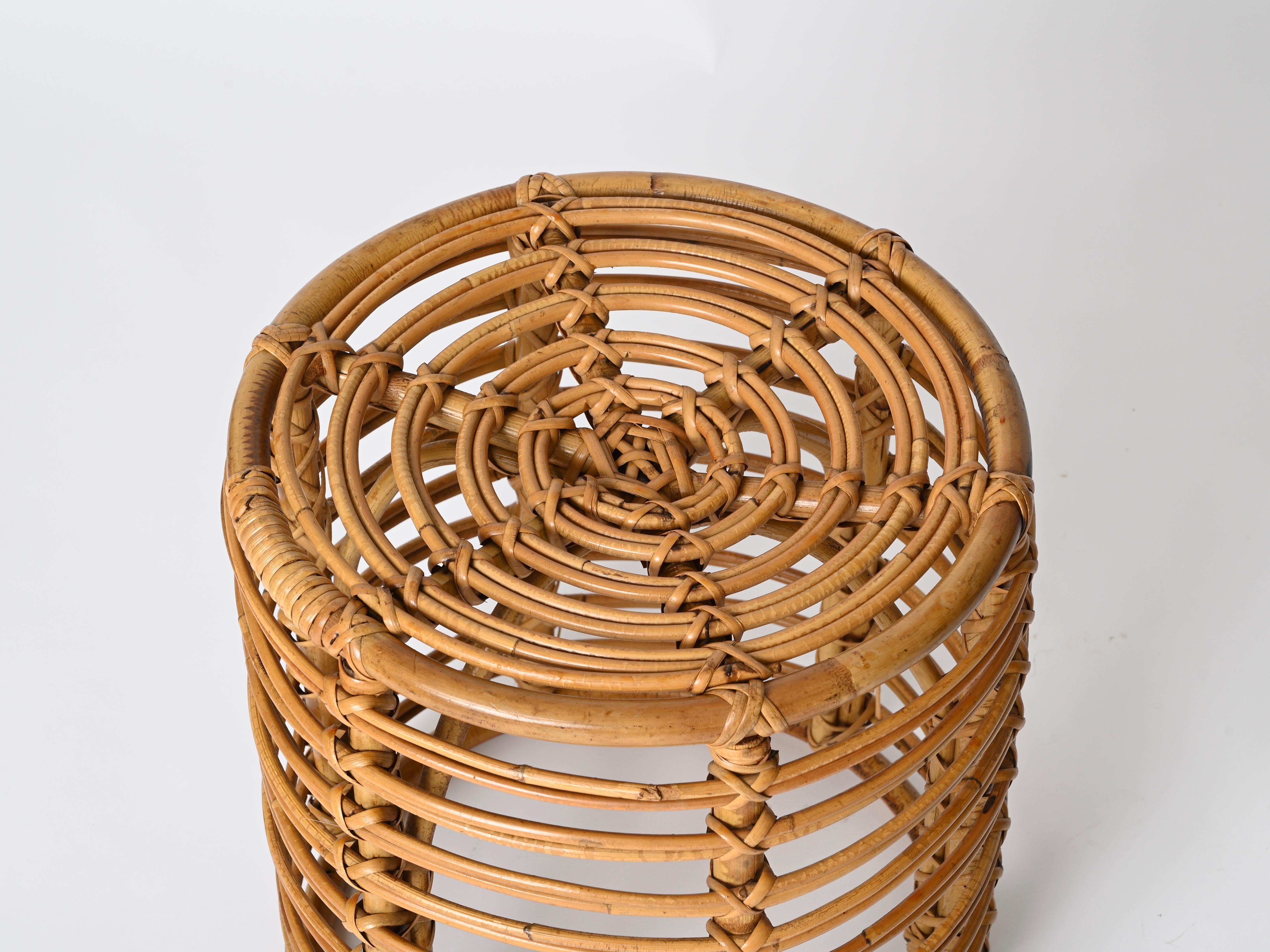 Coppia di sgabelli pouf Tito Agnoli in rattan e bambù, Italia 1960 In condizioni buone in vendita a Roma, IT