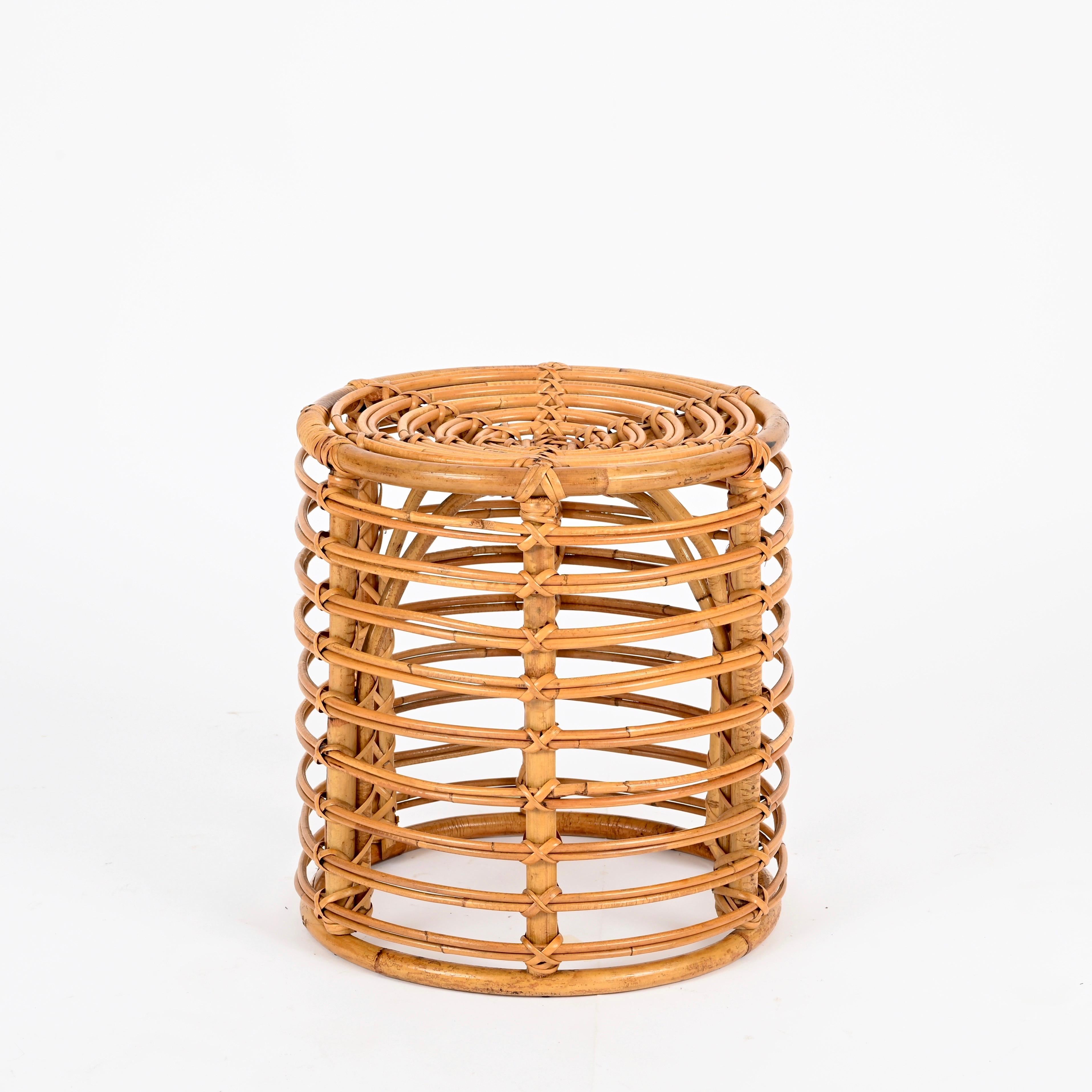 Bambù Coppia di sgabelli pouf Tito Agnoli in rattan e bambù, Italia 1960 in vendita