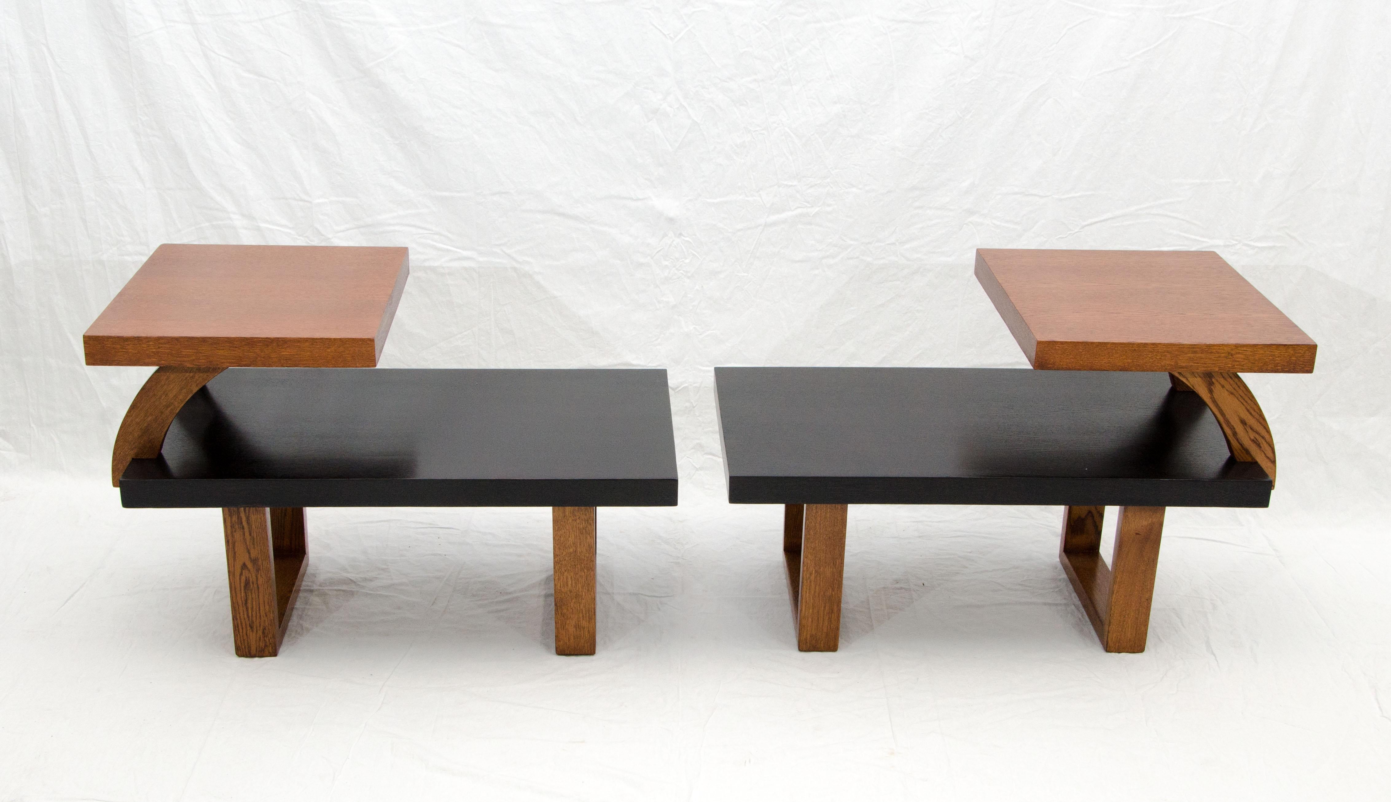 Pair of Midcentury Two-Tier Oak Two-Tone End Tables in Paul Laszlo Style In Good Condition In Crockett, CA