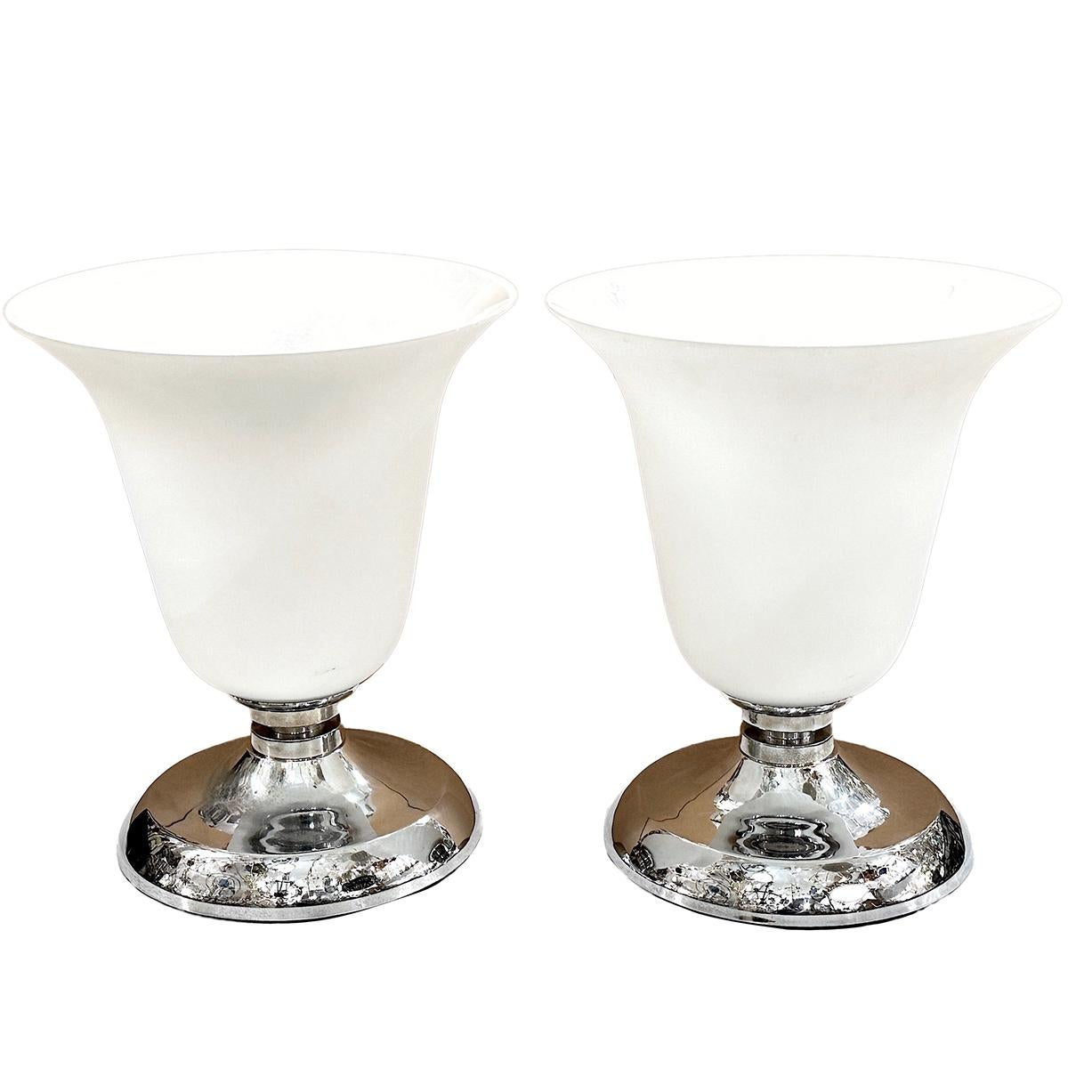 Danois Paire de lampes en forme d'urne du milieu du siècle dernier en vente
