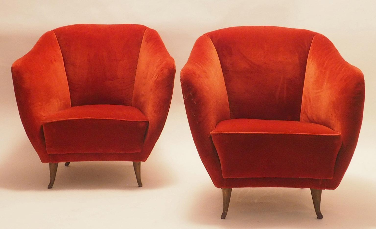 Pair of Midcentury Velvet Italian Armchairs with Typical ISA Feet, Italy, 1950s (Moderne der Mitte des Jahrhunderts)