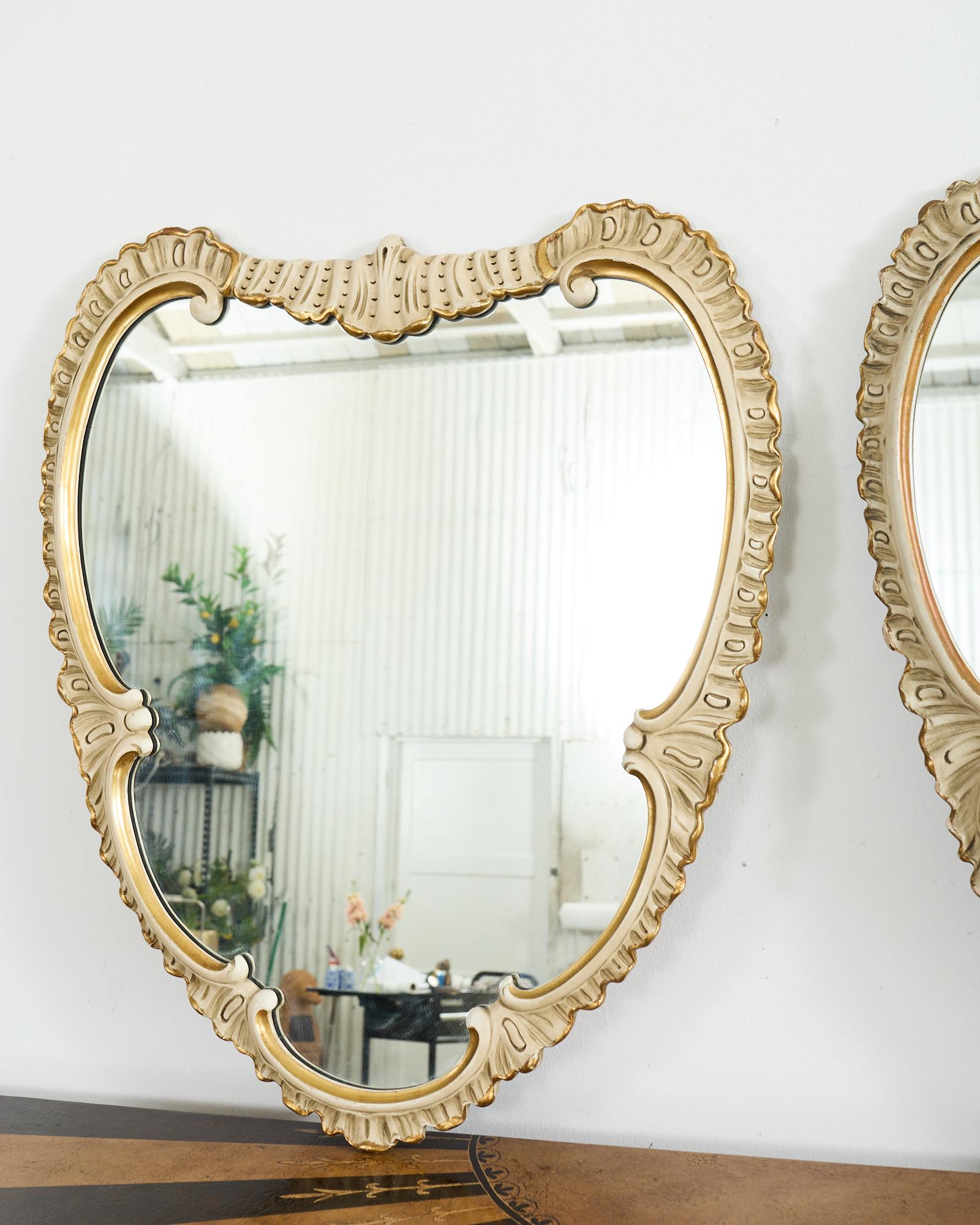 Pair of Midcentury Venetian Style Lacquered Cartouche Mirrors In Good Condition For Sale In Rio Vista, CA