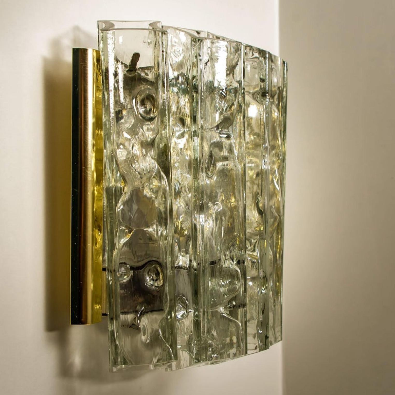 Paar Wandlampen aus Messing und Glas aus der Mitte des Jahrhunderts, 1970er Jahre (Moderne der Mitte des Jahrhunderts) im Angebot