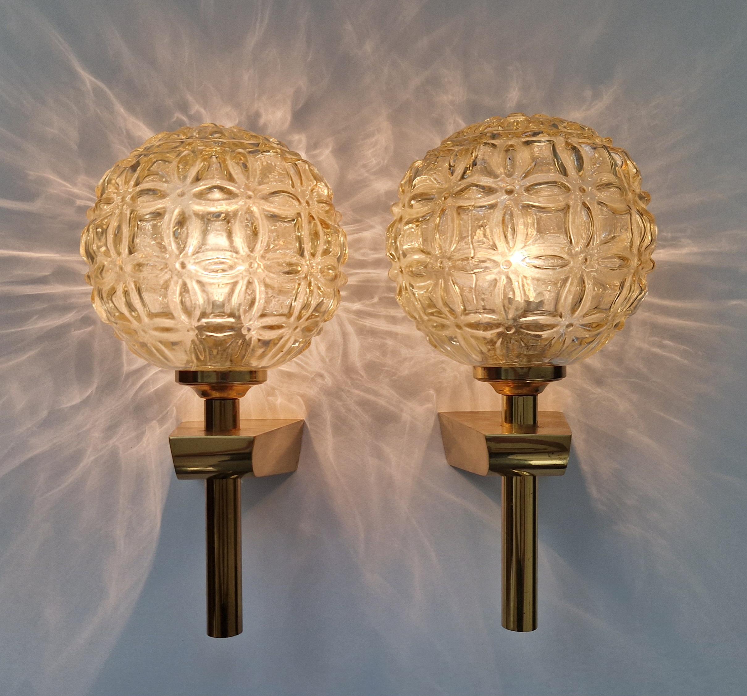 Paire de lampes murales du milieu du siècle dans le style de Gaetano Sciolari, Italie, 1970 en vente 4
