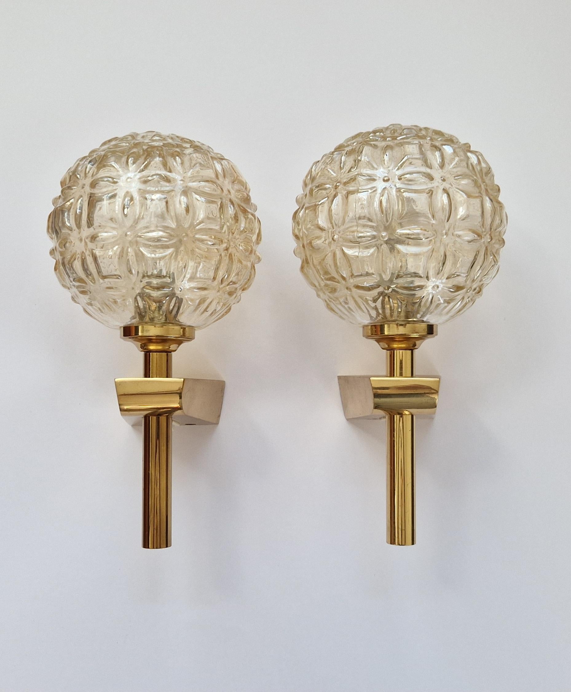 Laiton Paire de lampes murales du milieu du siècle dans le style de Gaetano Sciolari, Italie, 1970 en vente