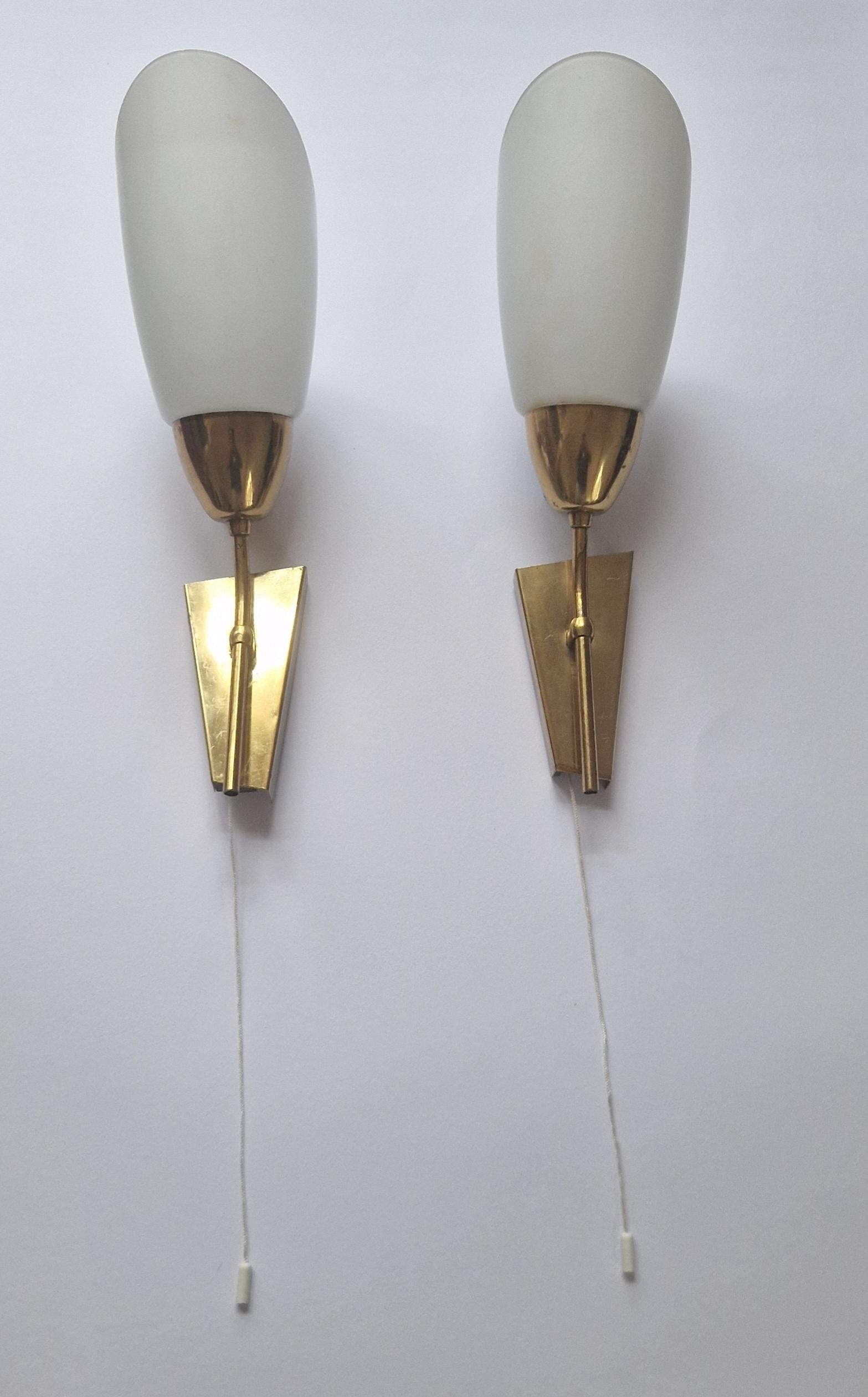 Laiton Paire de lampes murales du milieu du siècle Kamenicky Senov, 1970 en vente