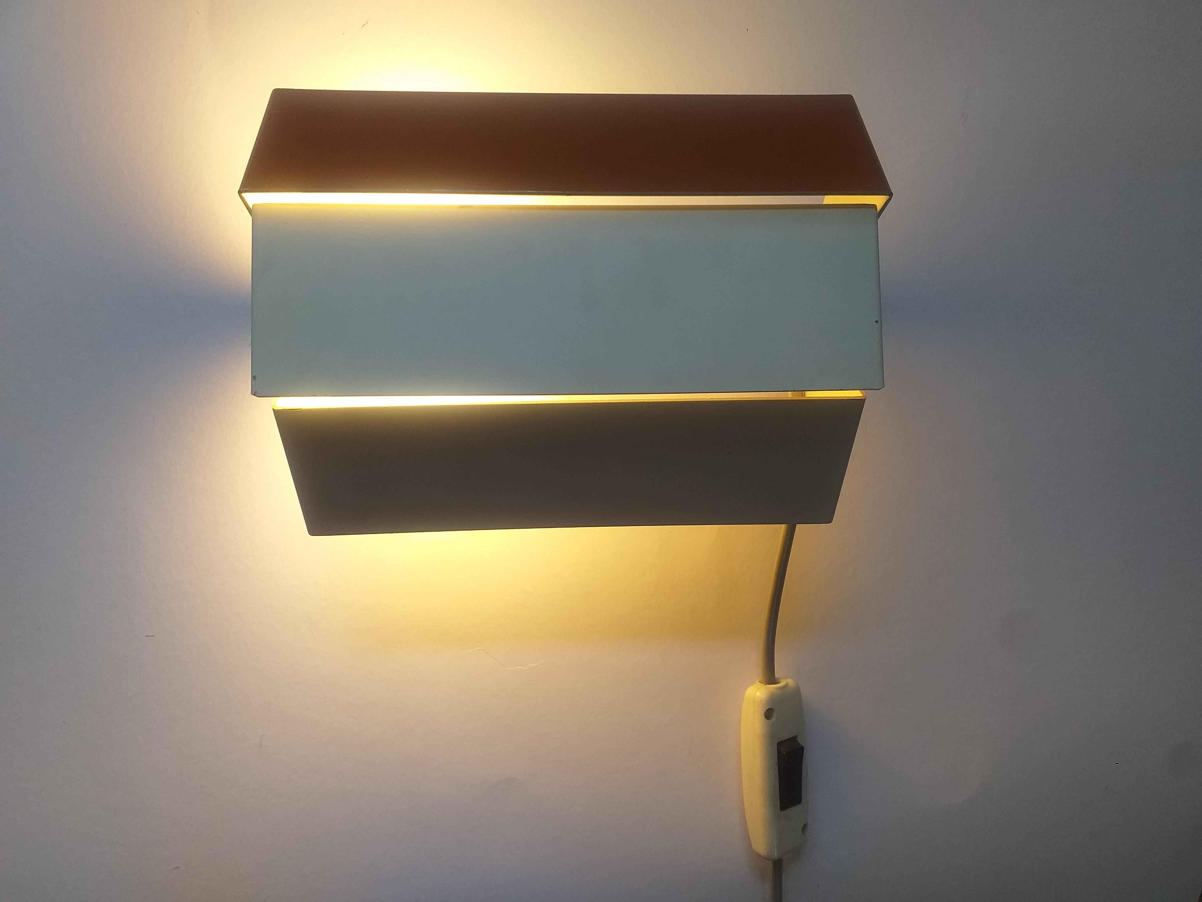 Ein Paar Mid-Century-Wandleuchten Napako, 1970er Jahre (Ende des 20. Jahrhunderts) im Angebot