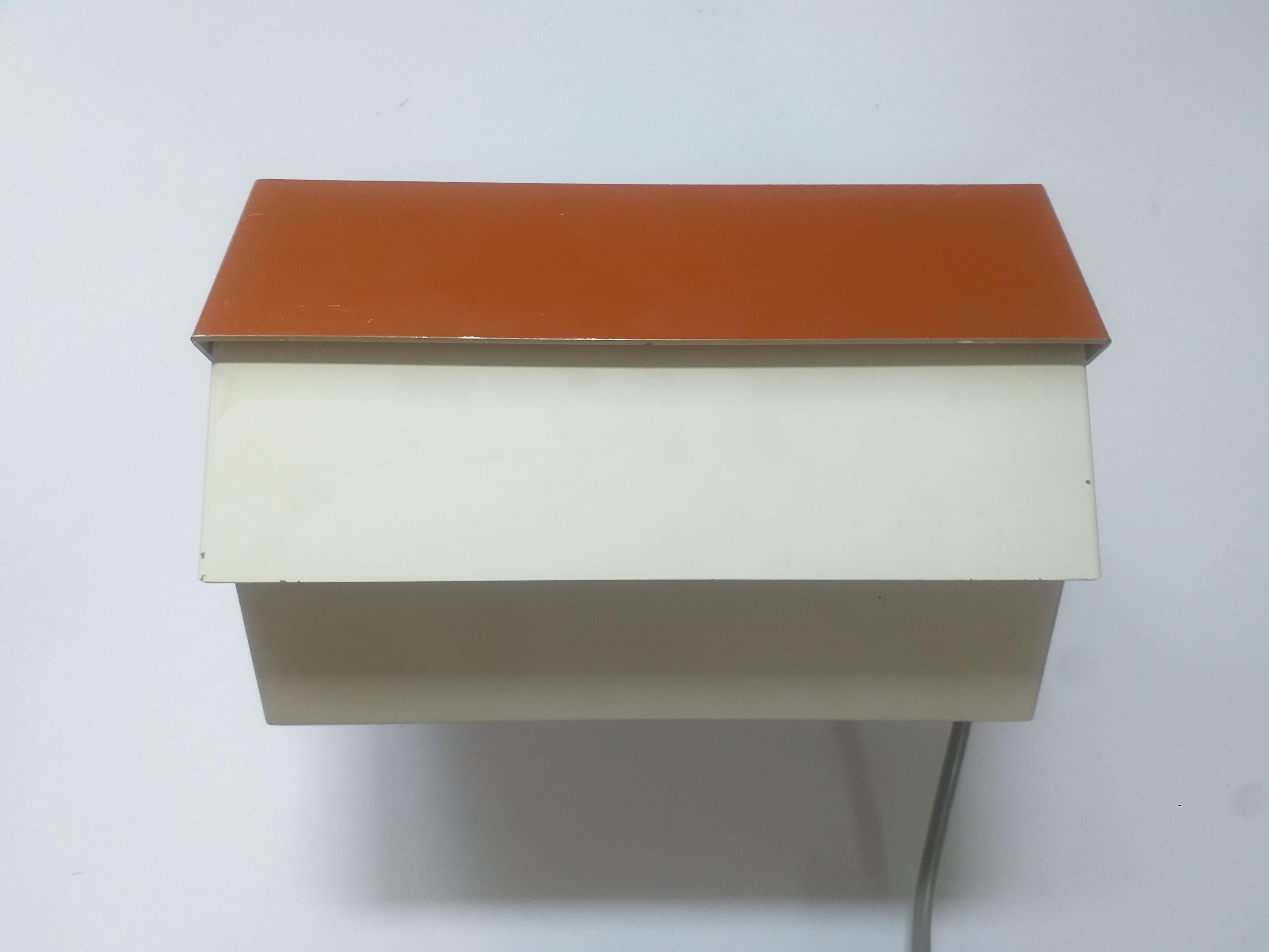 Ein Paar Mid-Century-Wandleuchten Napako, 1970er Jahre (Metall) im Angebot